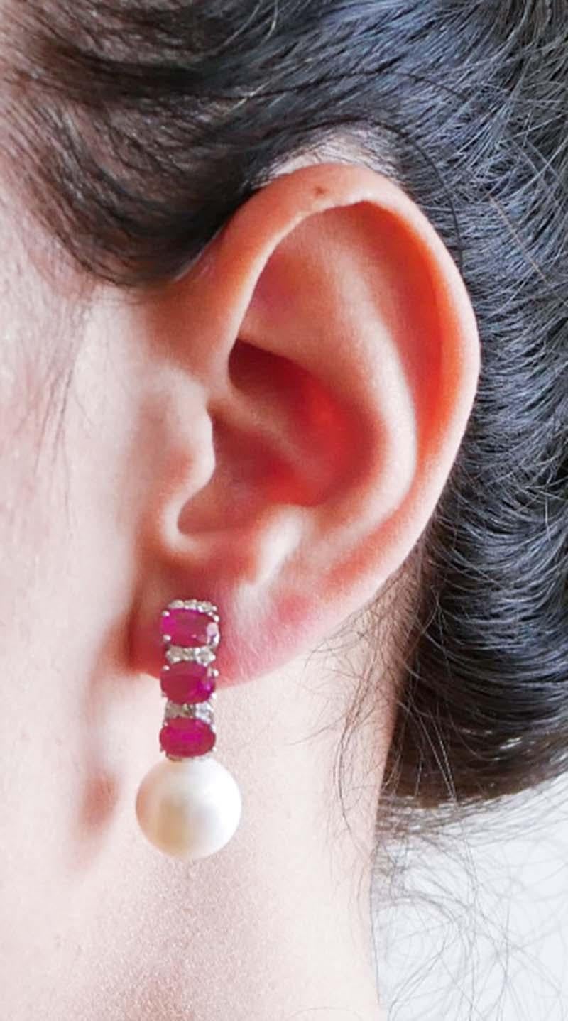 Orecchini da 13 mm con perle, rubini, diamanti, oro bianco 18 carati. In condizioni Nuovo in vendita a Marcianise, Marcianise (CE)