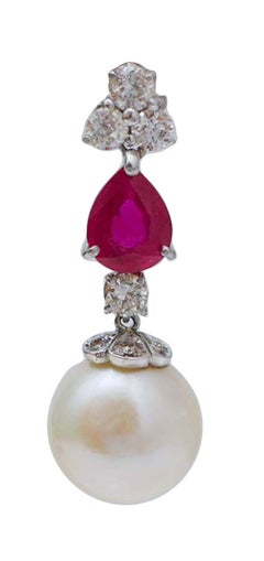 Boucles d'oreilles en platine 13 mm perles, rubis, diamants et perles