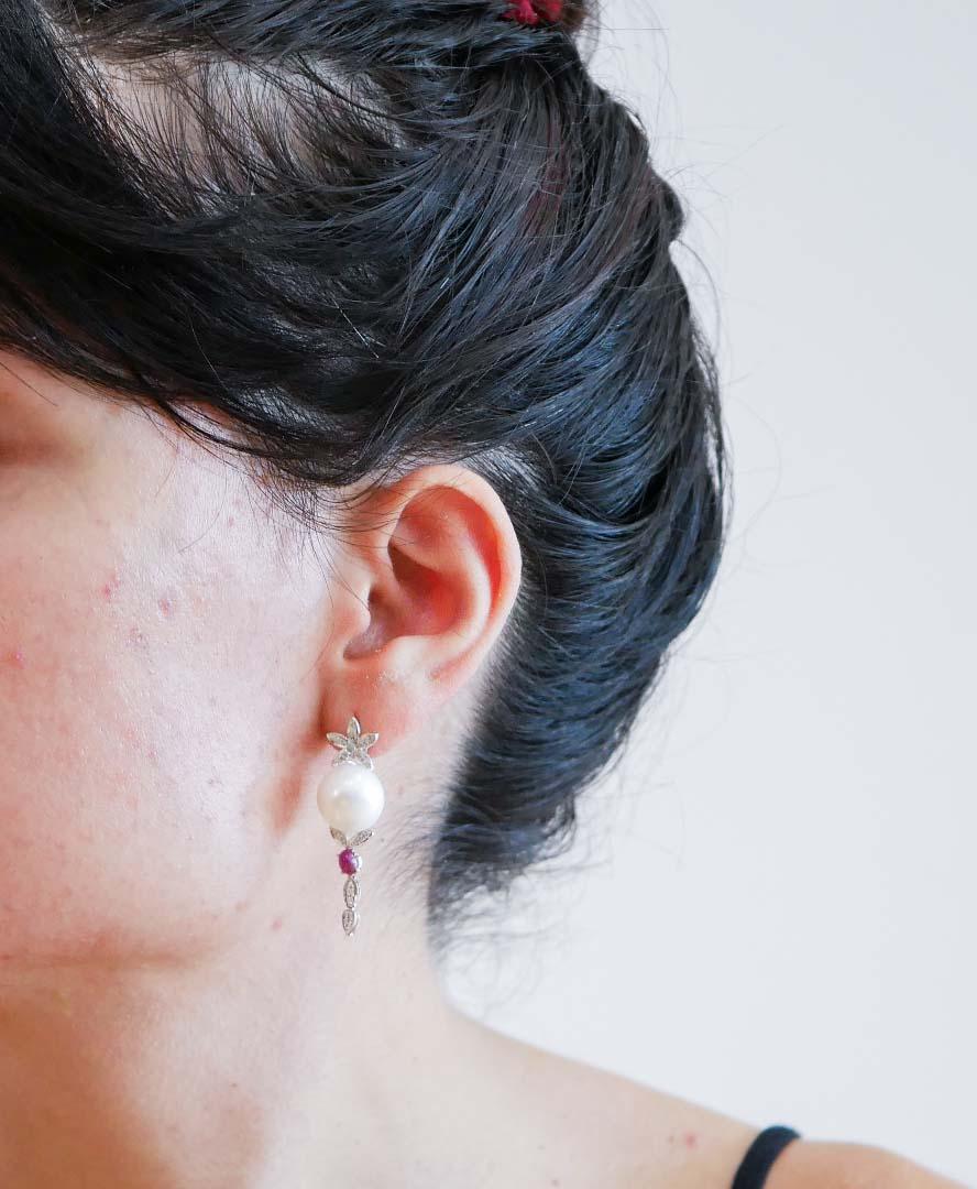 Taille mixte 13 Mm Perles, rubis, diamants Boucles d'oreilles en platine. en vente
