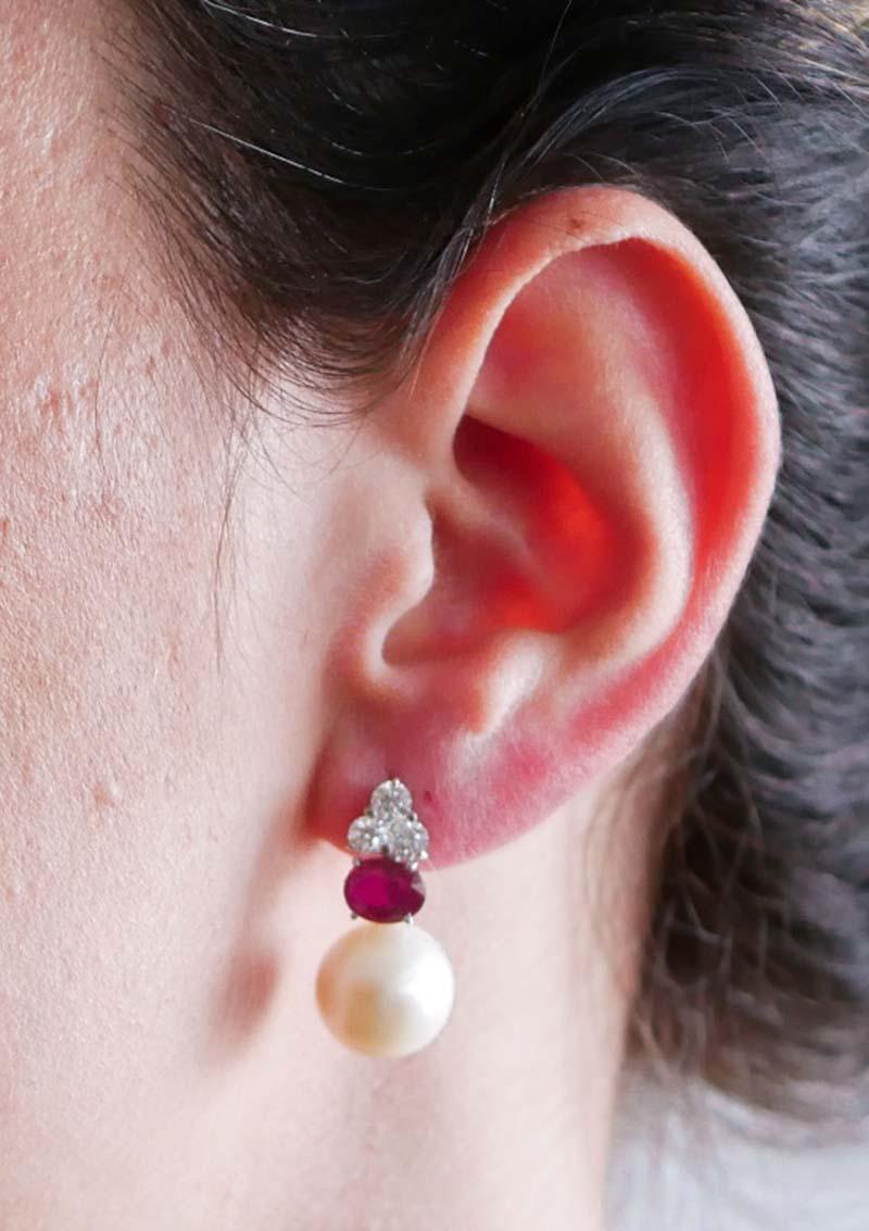Pendientes de perlas de 13 mm, rubíes, diamantes y platino. en Bueno estado para la venta en Marcianise, Marcianise (CE)