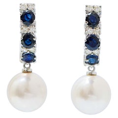 13 Mm Perlen, Saphire, Diamanten, 18 Karat Weißgold Ohrringe.