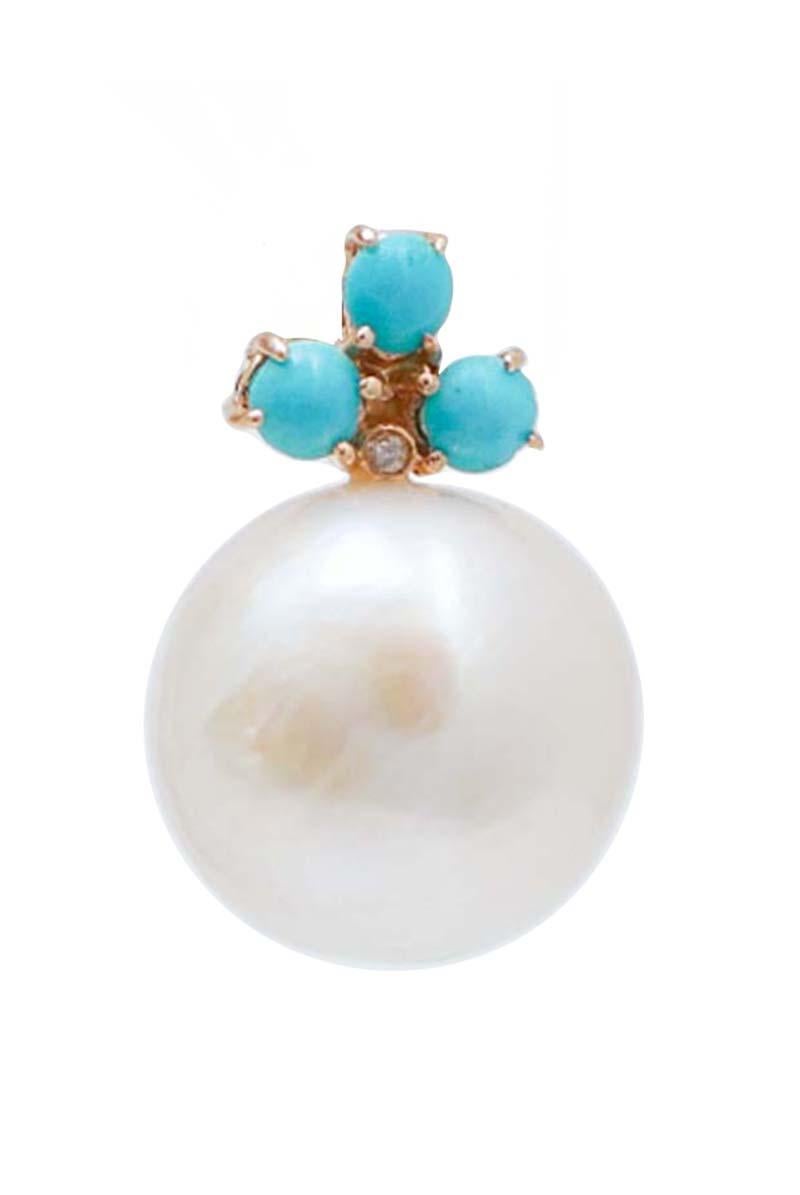 Beautiful earrings in 14 kt rose gold structure mounted with three turquoise  and a diamond in the upper part. Below, a pearl.
These earrings were totally handmade by Italian master goldsmiths and they are in perfect conditions.
Diamonds 0.02