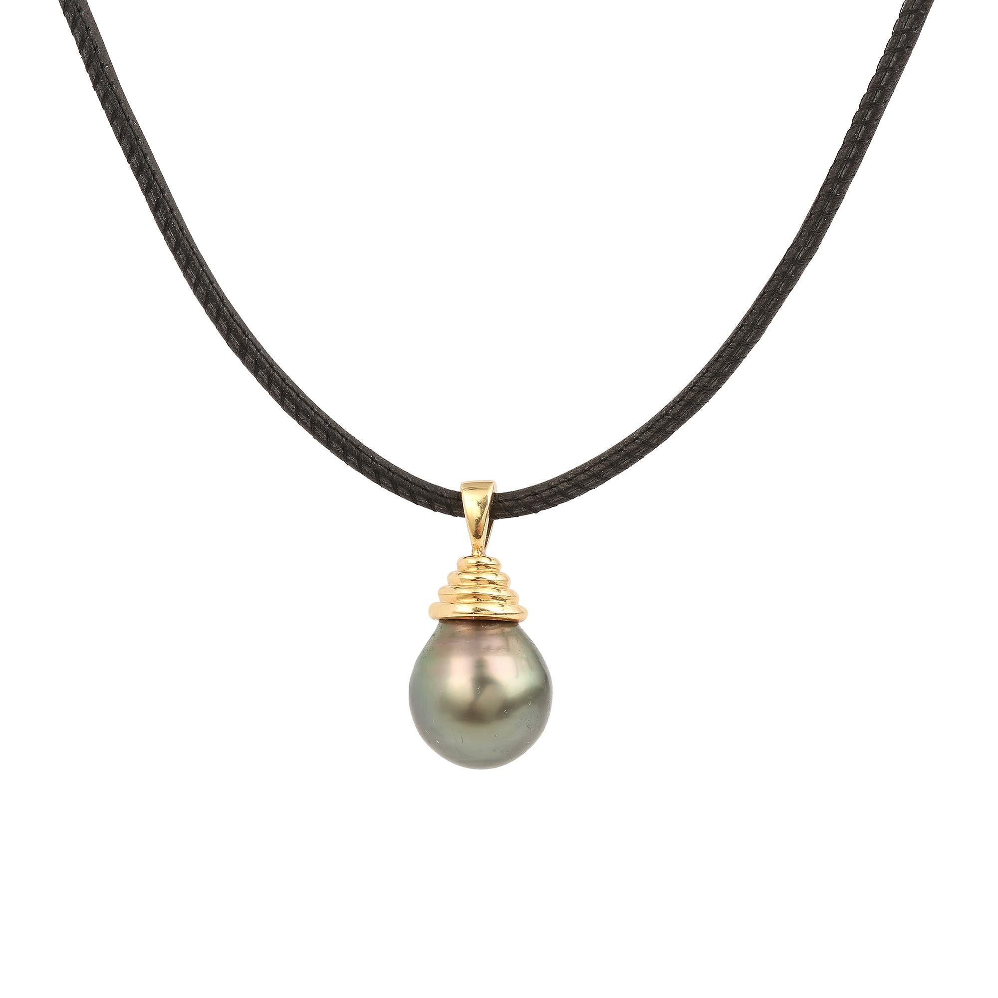 Modern 13 mm Tahitian Pearl 18-carat Yellow Gold Pendant