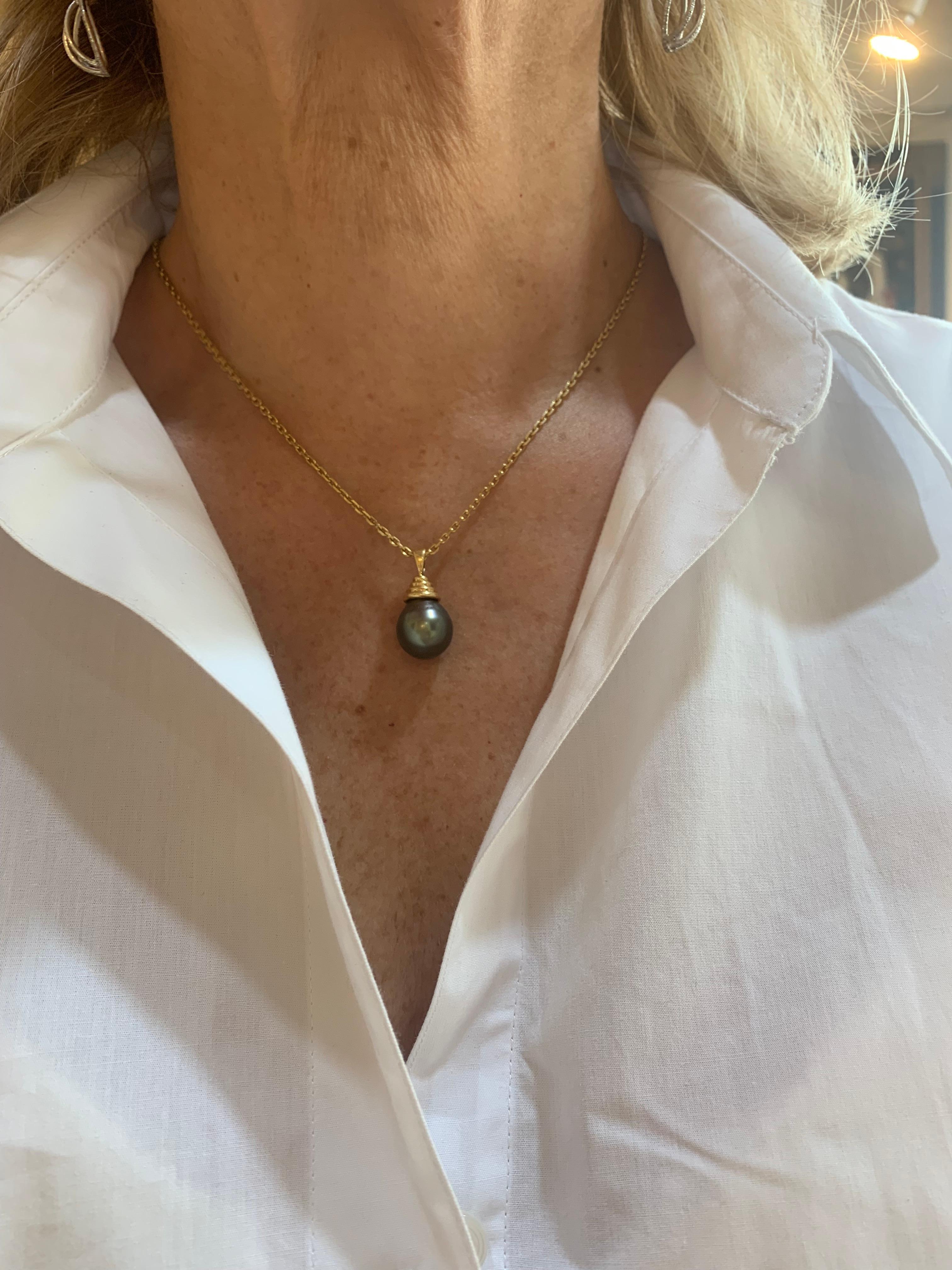 13 mm Tahitian Pearl 18-carat Yellow Gold Pendant In Excellent Condition In Paris, FR