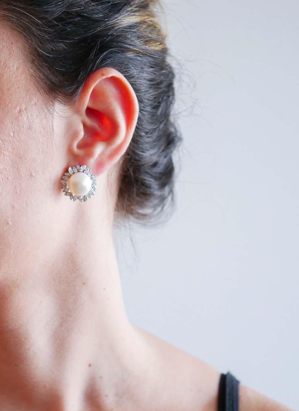 13 m Weiße Perlen, Diamanten, Ohrringe aus 14 Karat Weißgold. (Gemischter Schliff) im Angebot