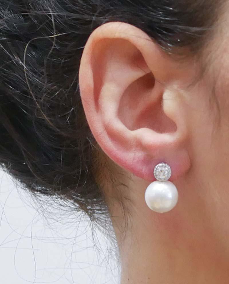 13 Mm White Pearls, Diamonds, 14 Karat White Gold Earrings. In Good Condition In Marcianise, Marcianise (CE)