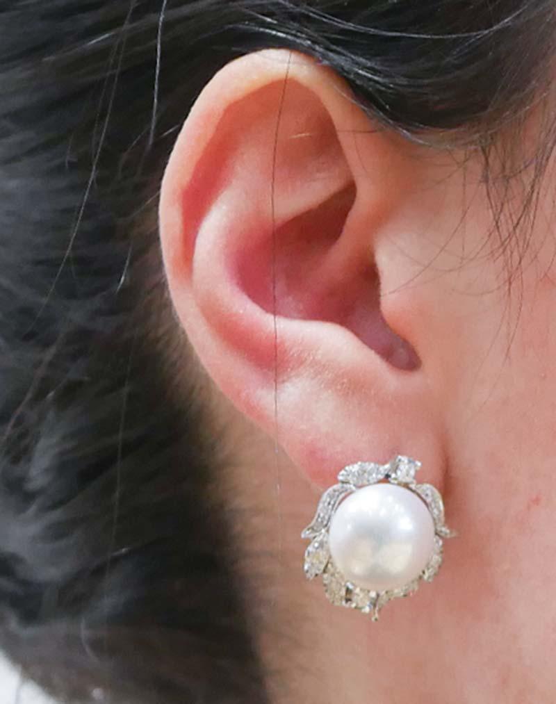 13 Mm White Pearls, Diamonds, 14 Karat White Gold Earrings. In Good Condition For Sale In Marcianise, Marcianise (CE)