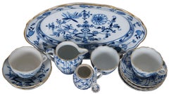 Vergoldete blaue Zwiebel aus Meissener Tettau China Tafelgeschirr, 13 Stück