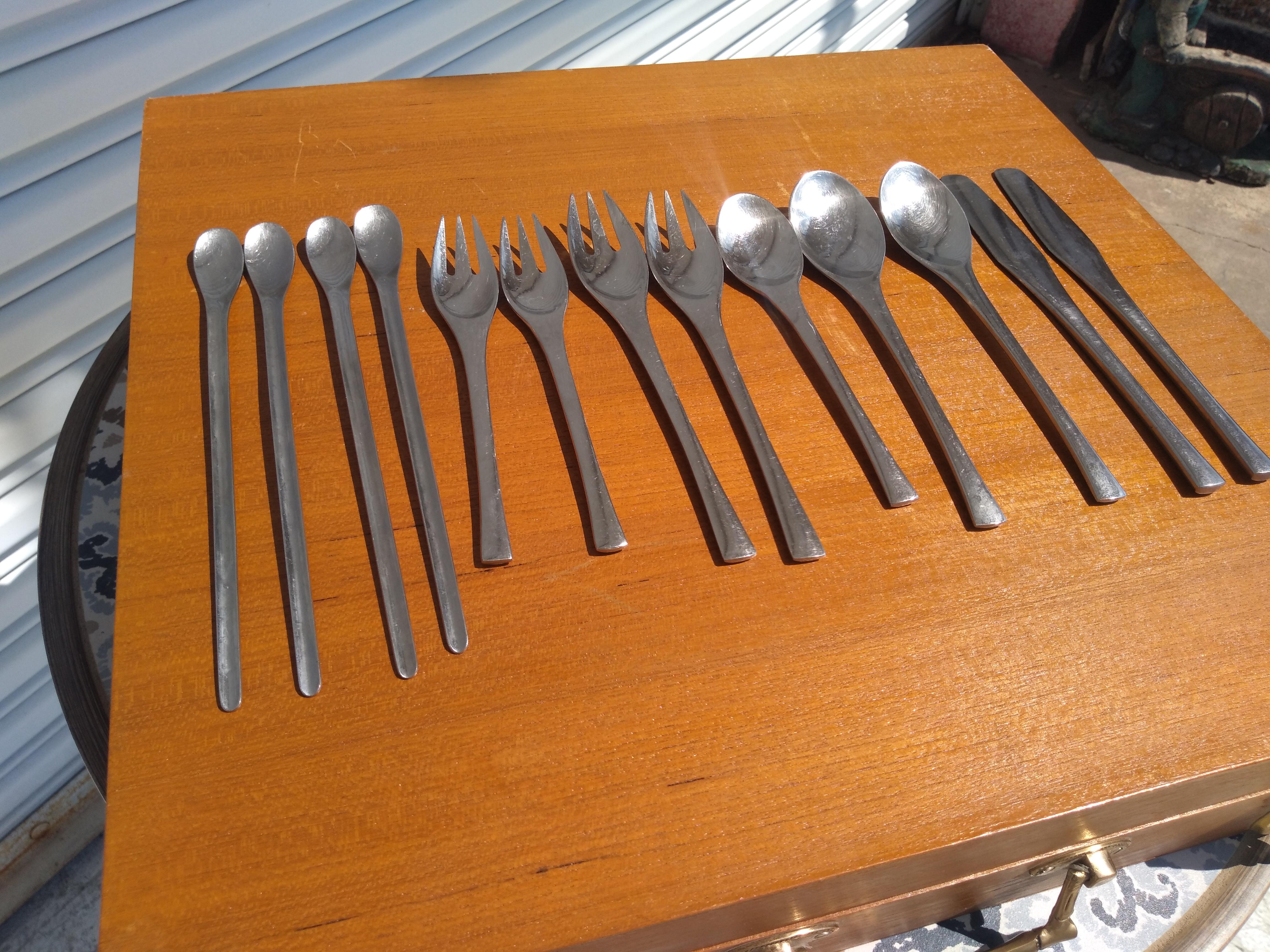 Coréen 13 pc. Ensemble de couverts Retronue en acier inoxydable en vente