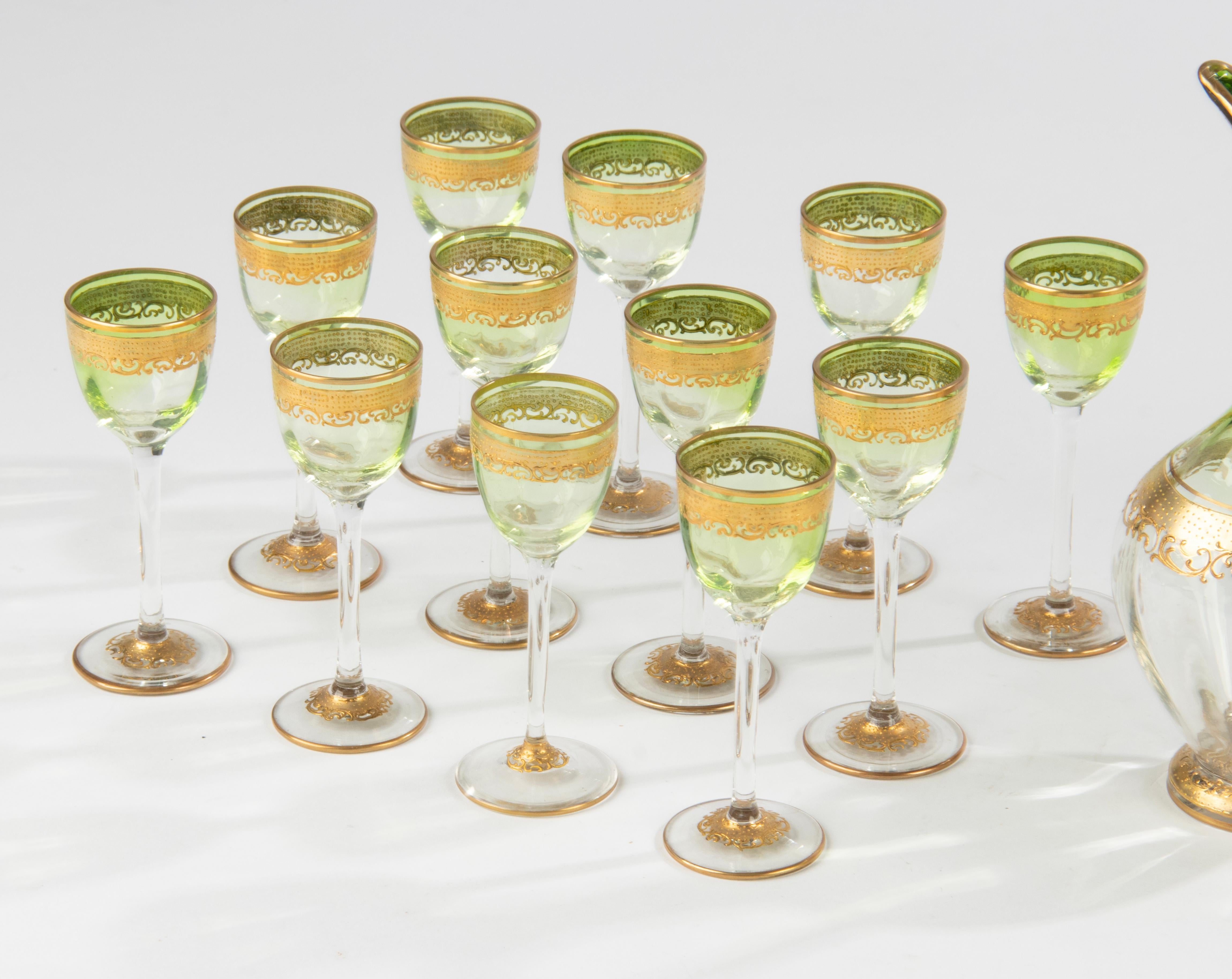 Ensemble de 13 pièces à liqueur en cristal du début du 20e siècle - Moser Bon état - En vente à Casteren, Noord-Brabant