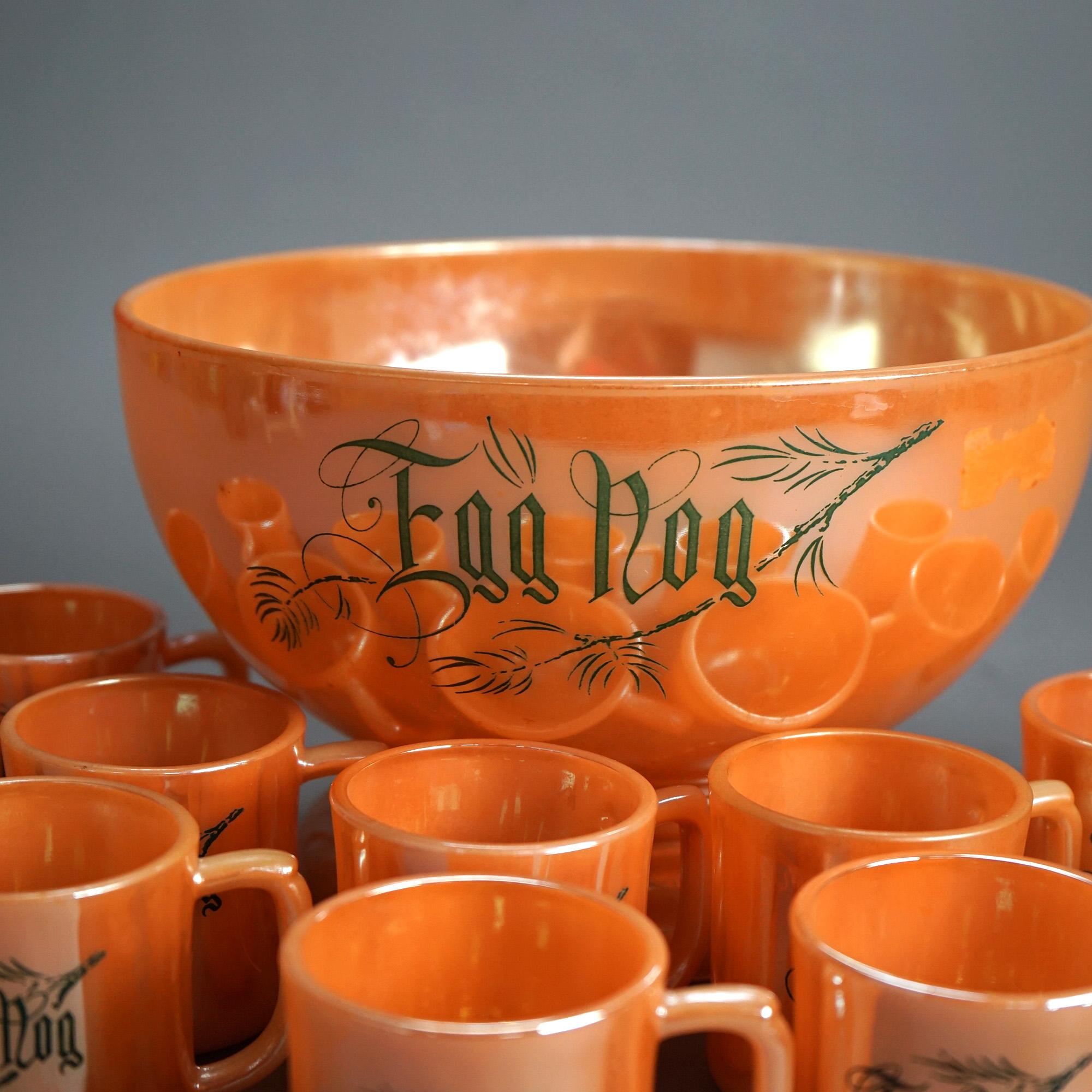Ensemble de treize pièces de lait de poule en verre lustré orange avec bol à punch et tasses à poignée C1930

Mesures - Bol 6 5/8