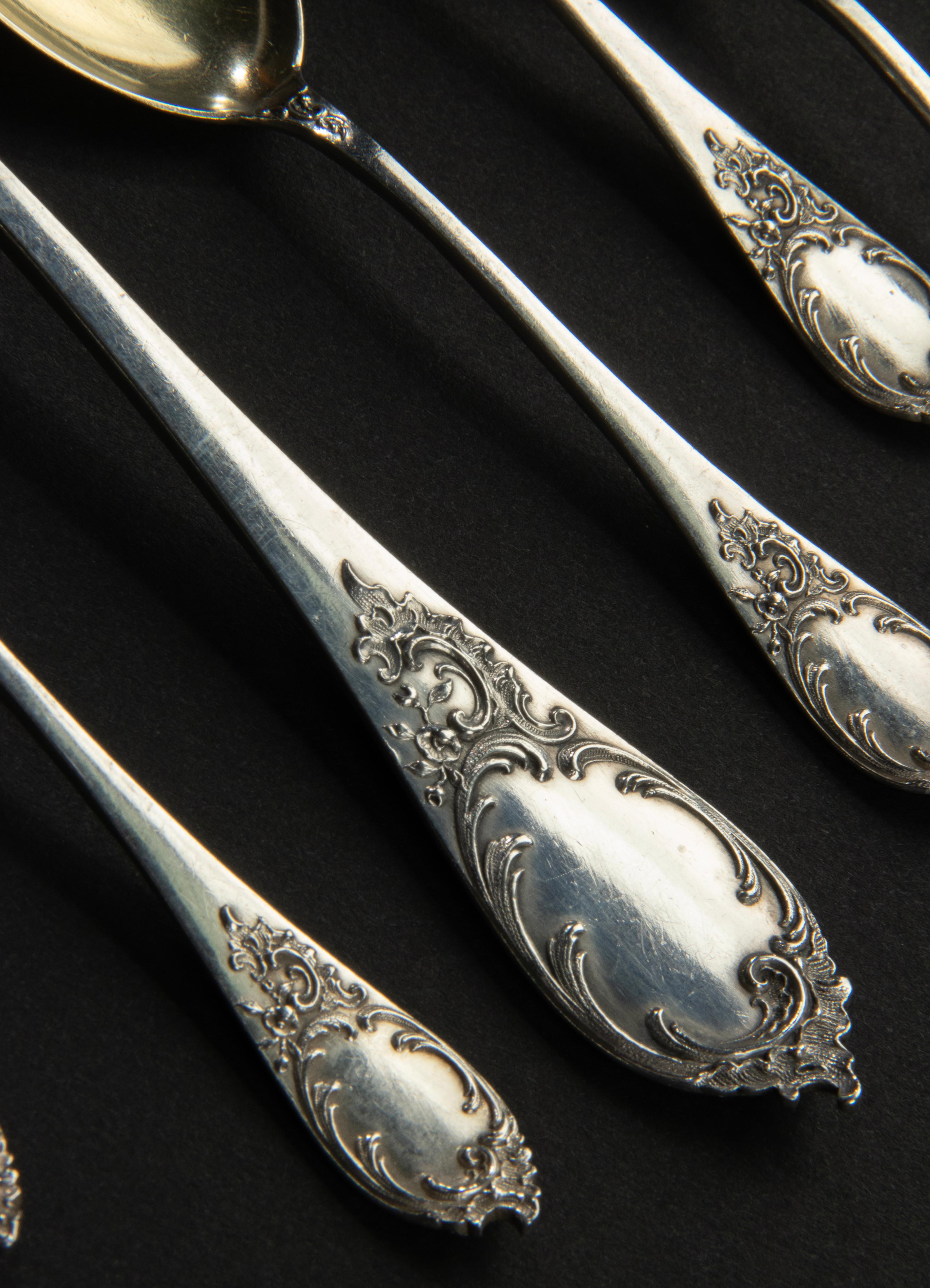 13-Piece Set of Solid Silver Ice Cream Spoons, Late 19th Century For Sale 2
