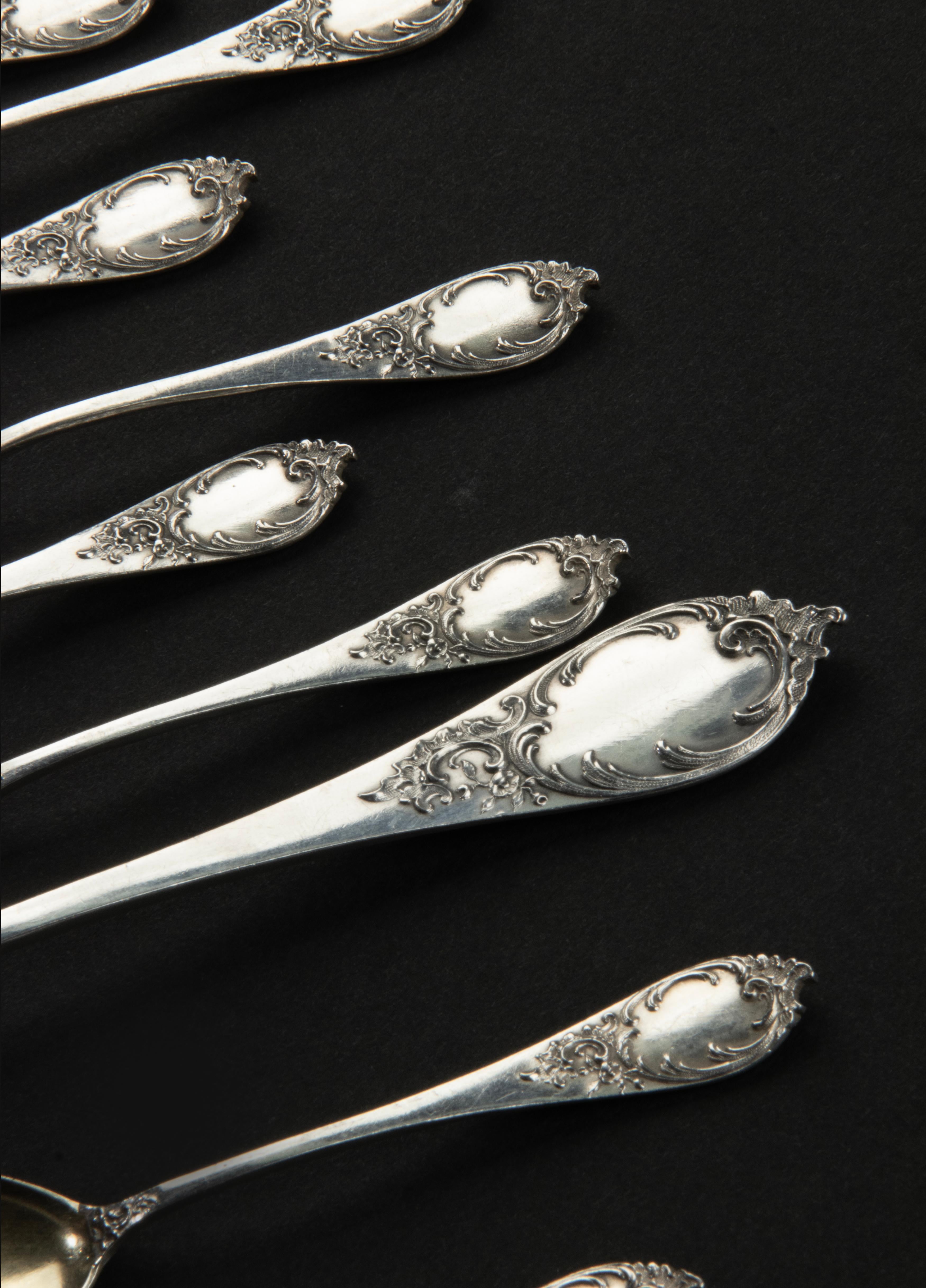 13-Piece Set of Solid Silver Ice Cream Spoons, Late 19th Century For Sale 7