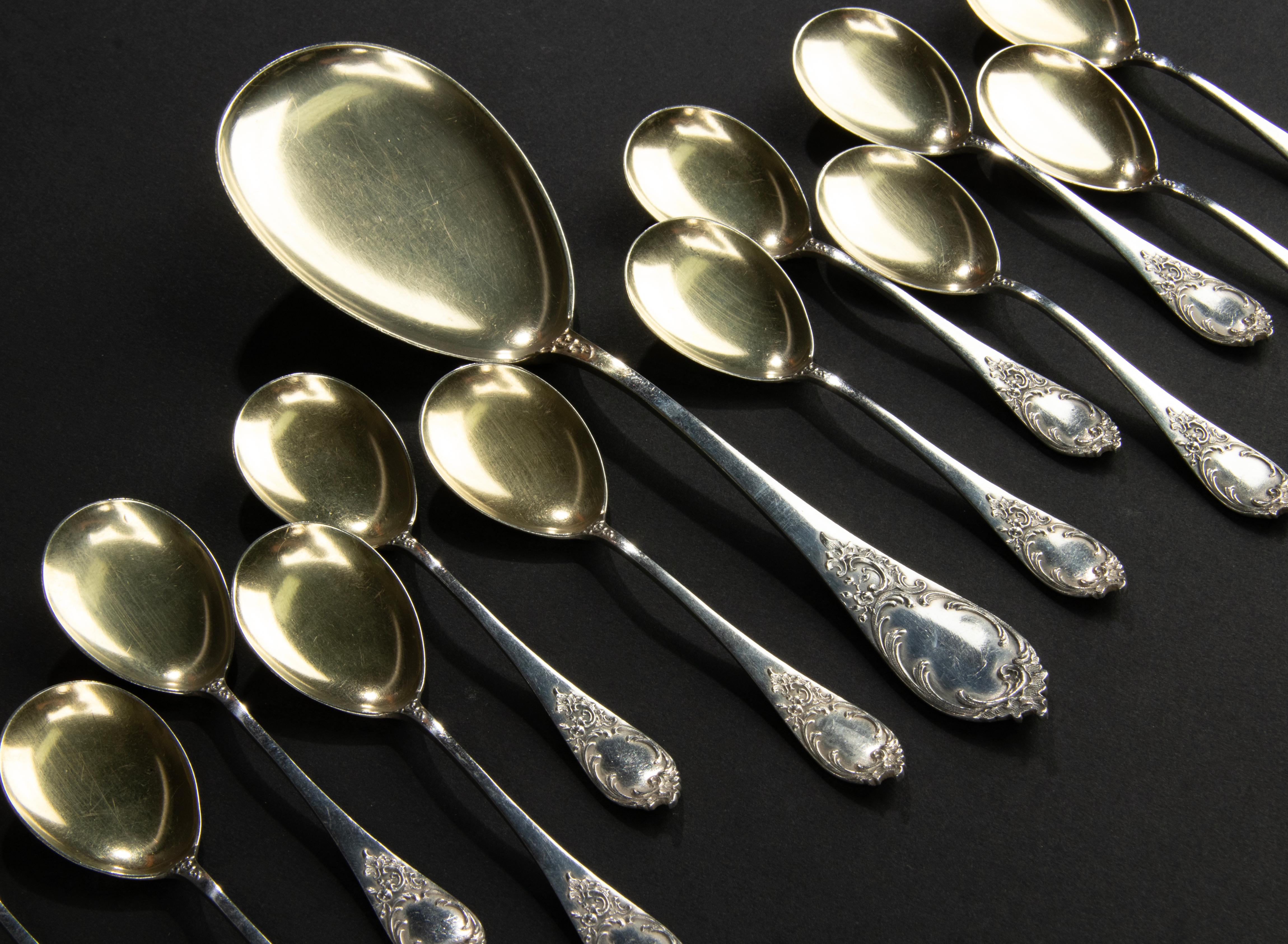13-Piece Set of Solid Silver Ice Cream Spoons, Late 19th Century In Good Condition For Sale In Casteren, Noord-Brabant