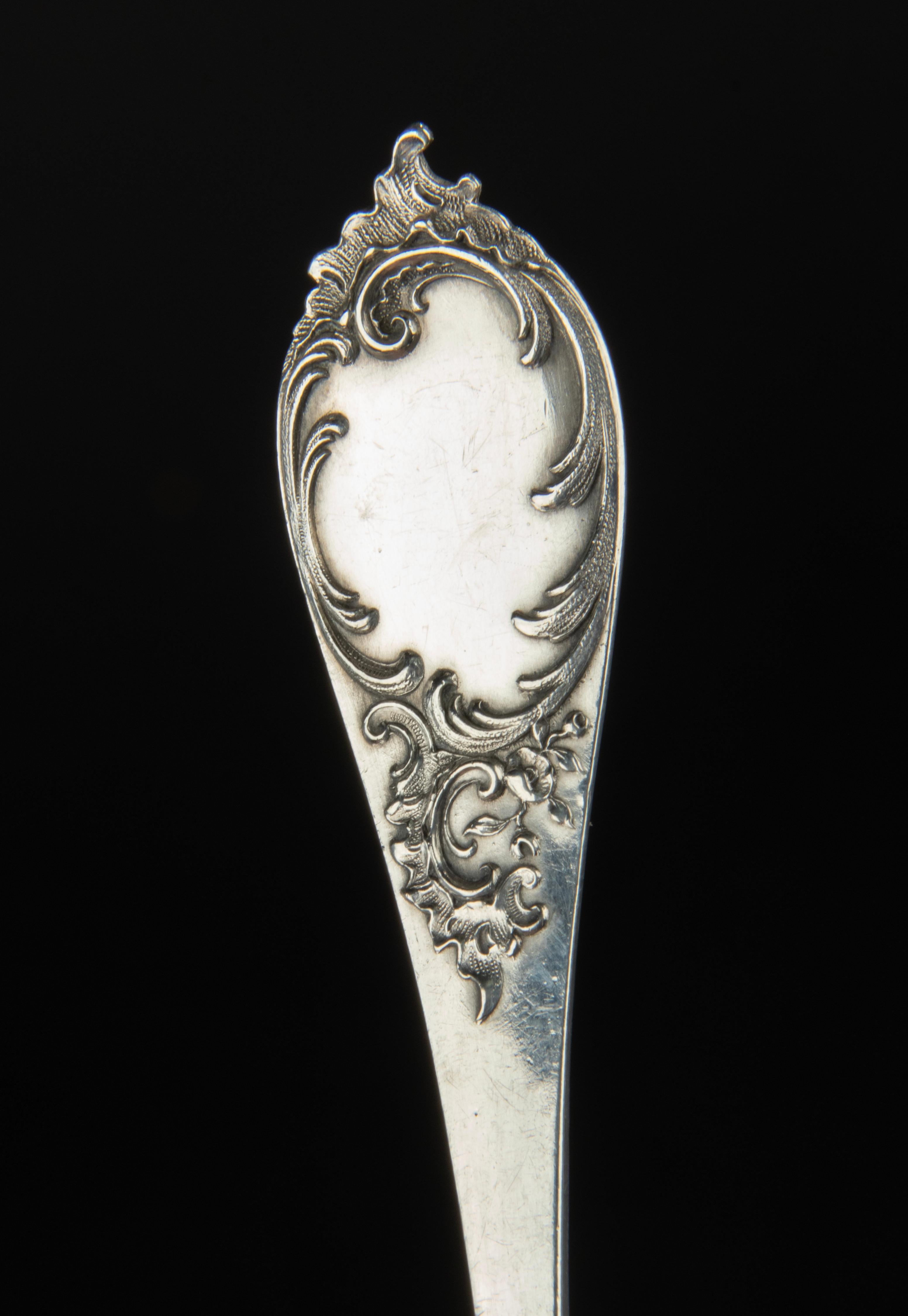 13-Piece Set of Solid Silver Ice Cream Spoons, Late 19th Century For Sale 1