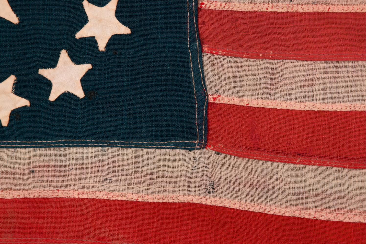 Amerikanische Flagge mit 13 handgenähten Sternen im 3. Maryland Muster im Zustand „Gut“ im Angebot in York County, PA