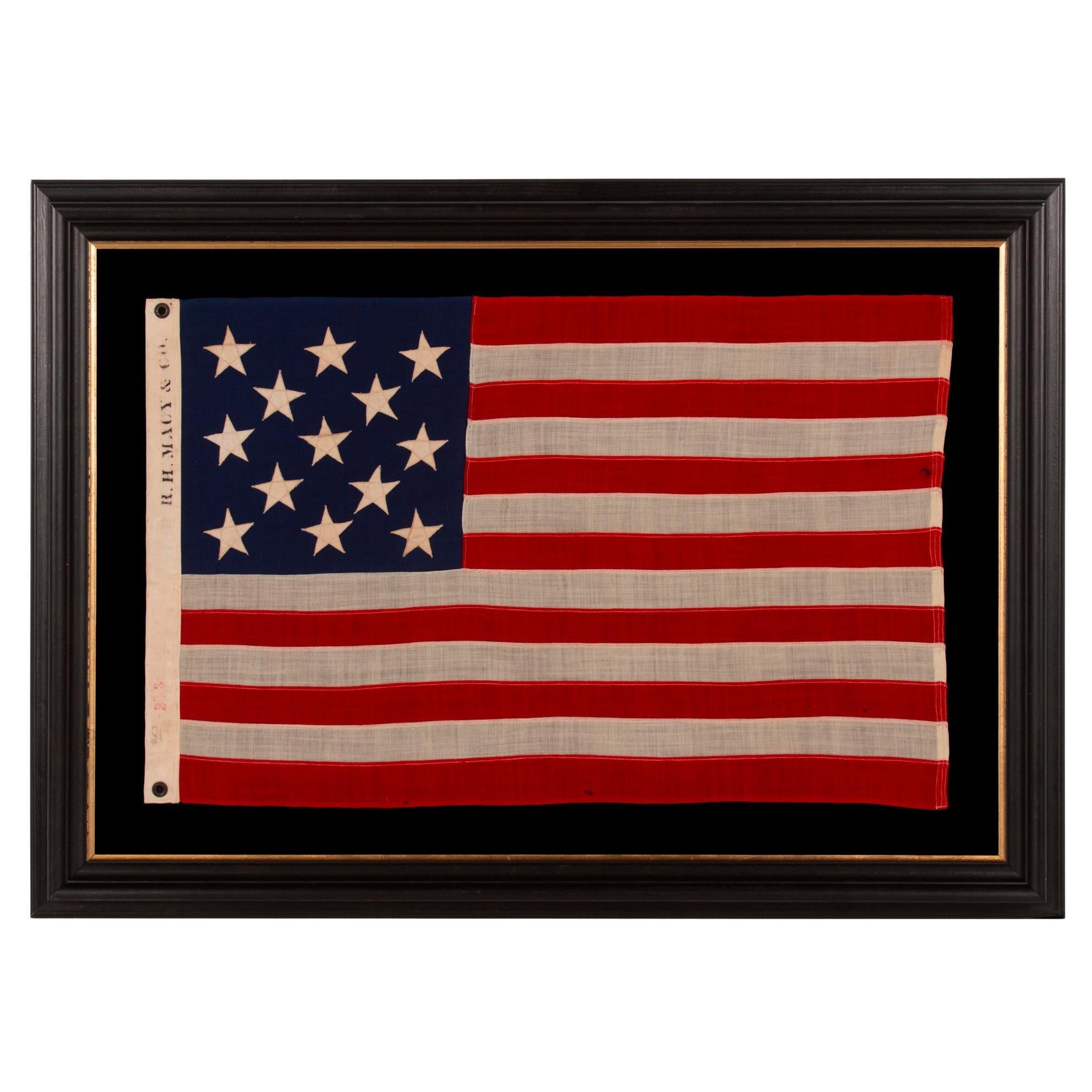 13 Sterne Antike amerikanische Flagge, gekennzeichnet mit "R.H Macy & Co", ca. 1895-1926