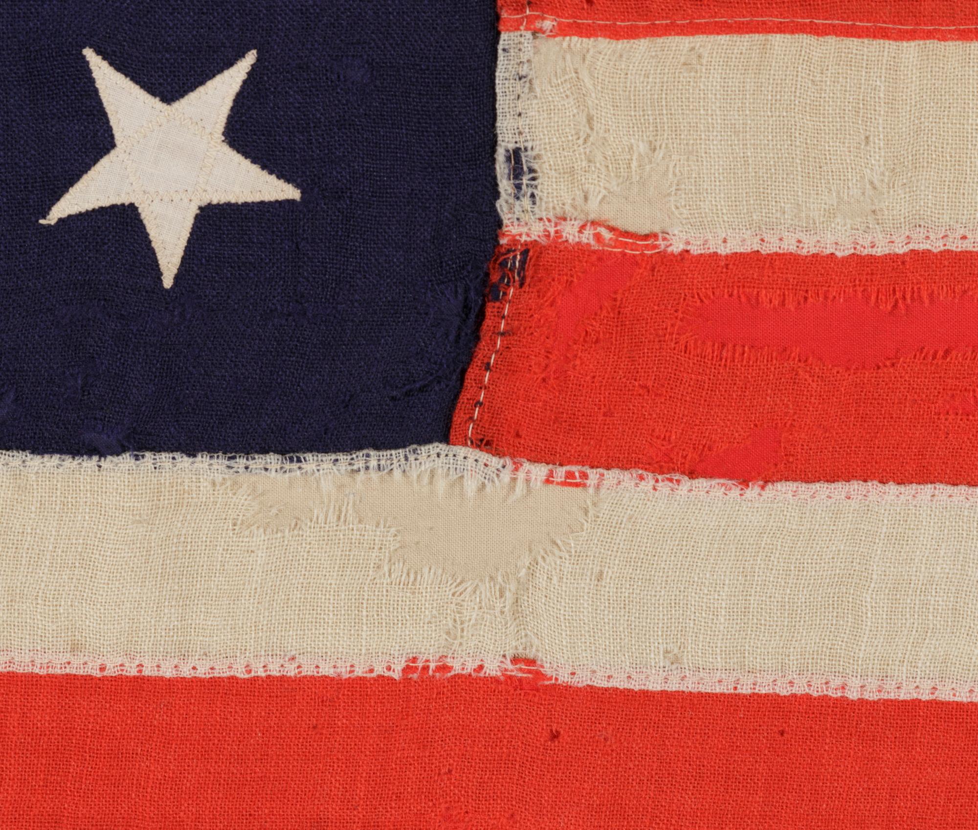 13 Stern antike amerikanische Flagge mit Sternen in einer Medaillonkonfiguration mit Sternen, 1895-1926 (Frühes 20. Jahrhundert)