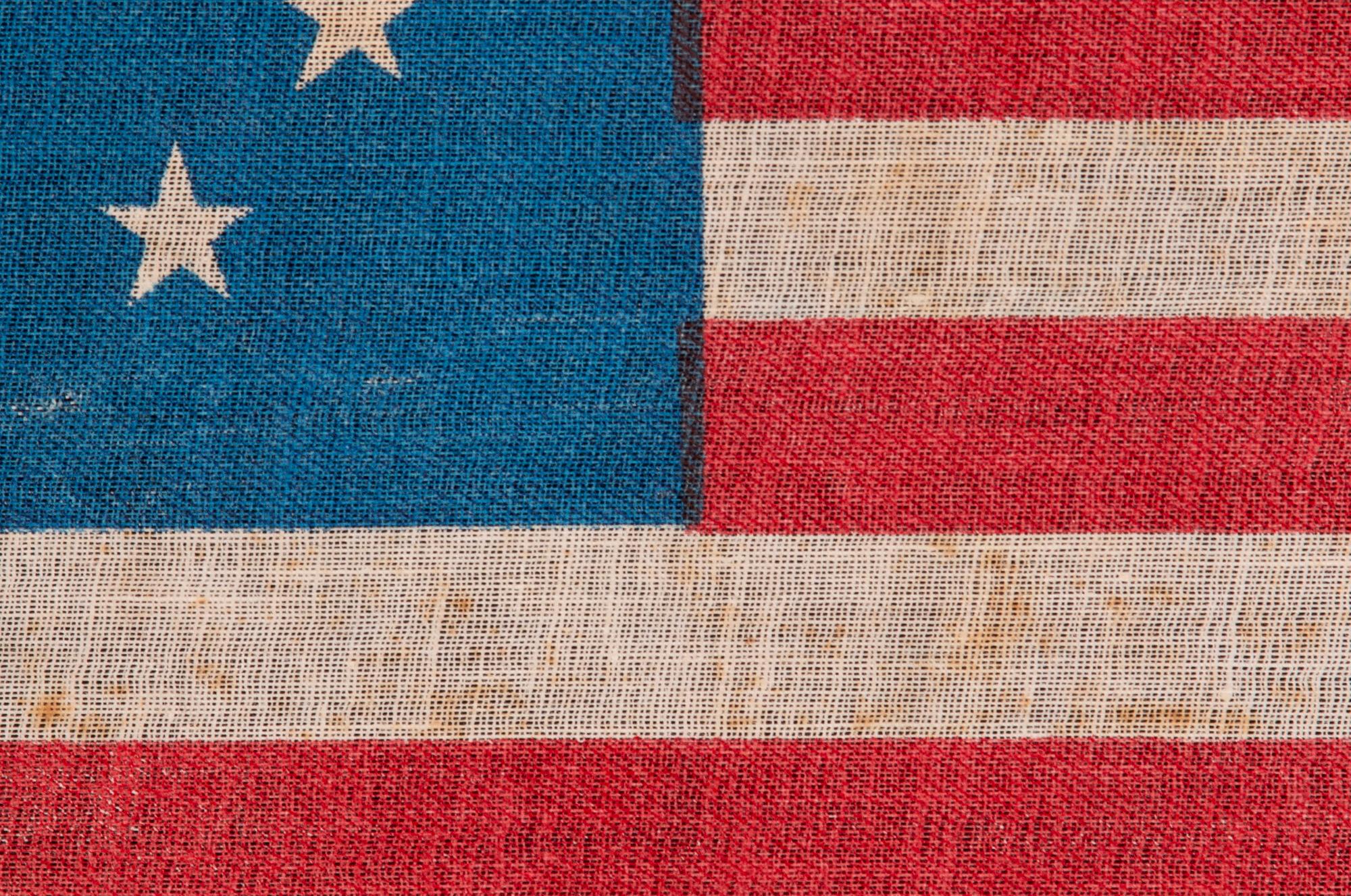 Bandera de desfile americana antigua de 13 estrellas, que recuerda el modelo de Betsy Ross Estadounidense