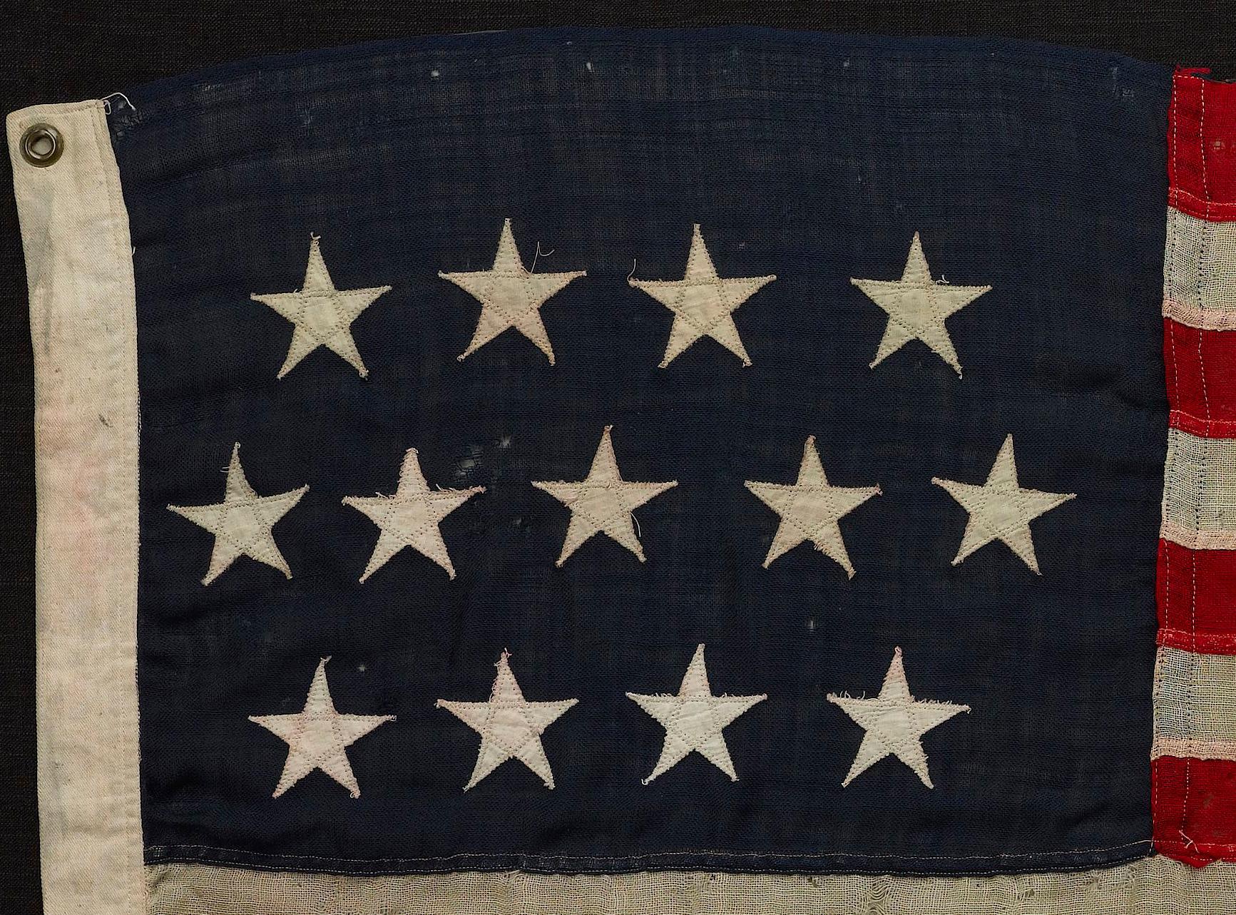 Américain Drapeau américain en laine à 13 étoiles, avec �étoiles cousues à la main, Circa 1900 en vente