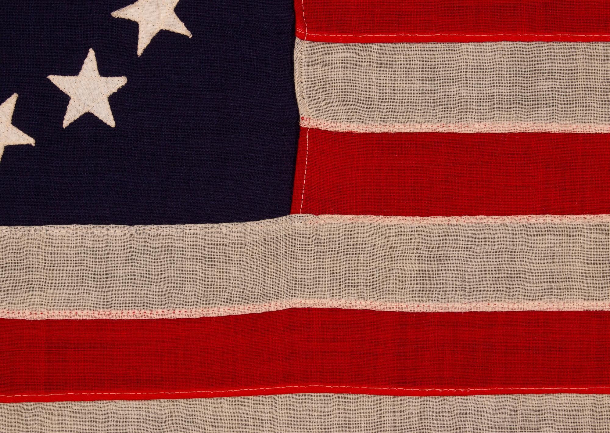 13 Stars in a Betsy Ross Pattern, ca 1910-1926 siglo XX en venta