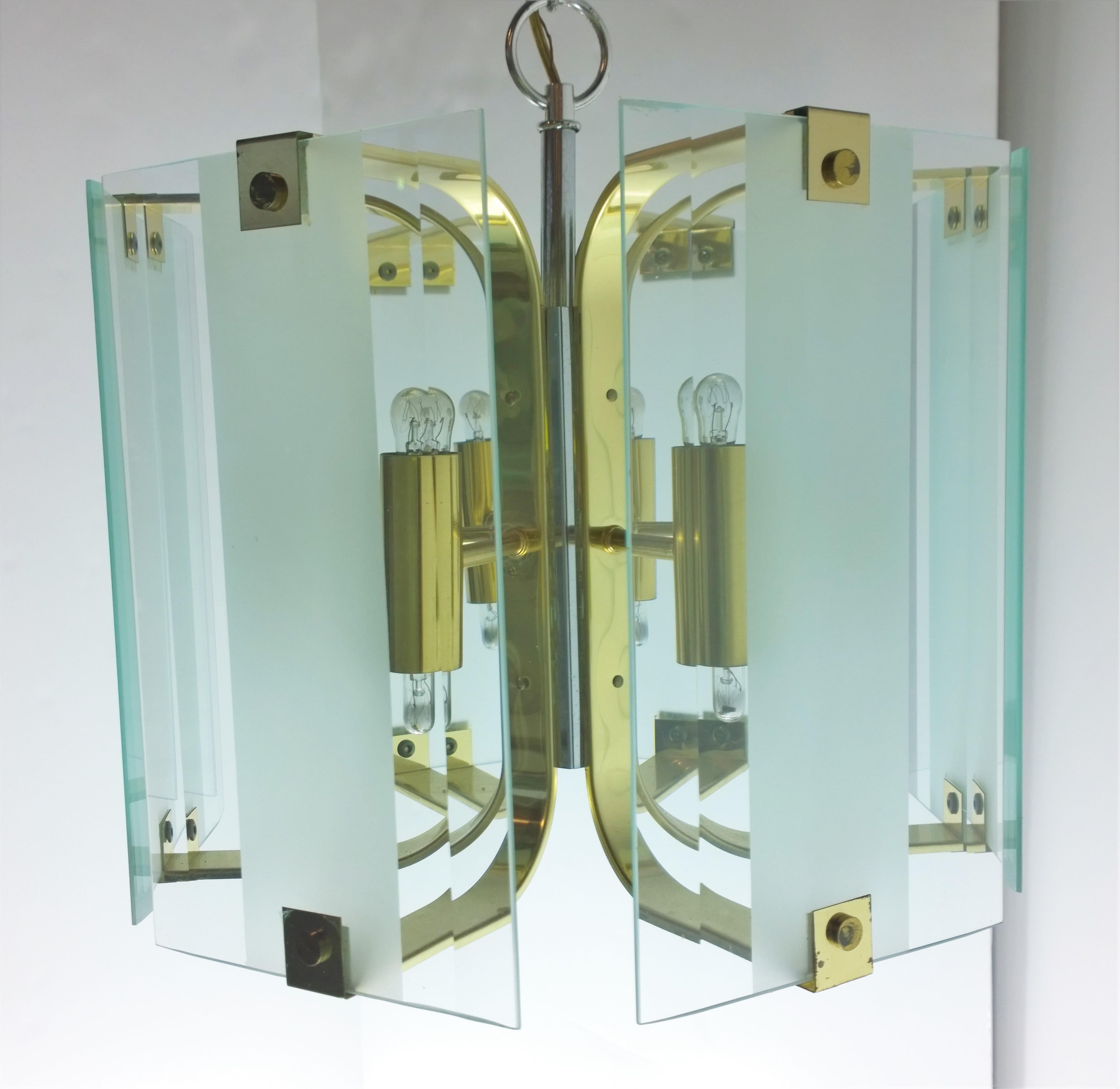 13 Torchiere Clear & Frosted Glass w/ Brass Accents Fredrick Raymond Chandelier In Good Condition For Sale In Houston, TX
