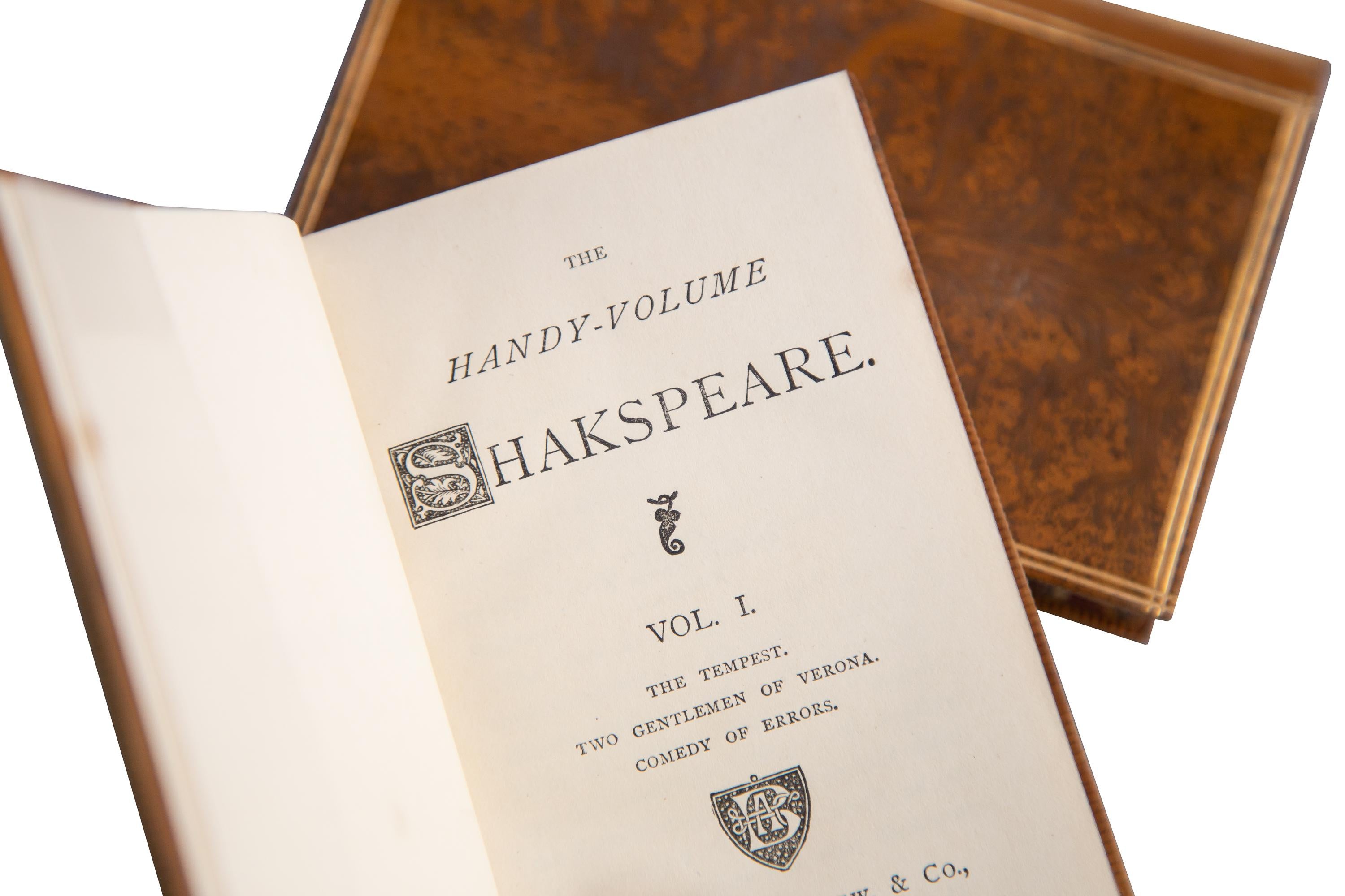 13 Volumes. William Shakespeare, The Handy-Volume Shakespeare. In Good Condition In New York, NY