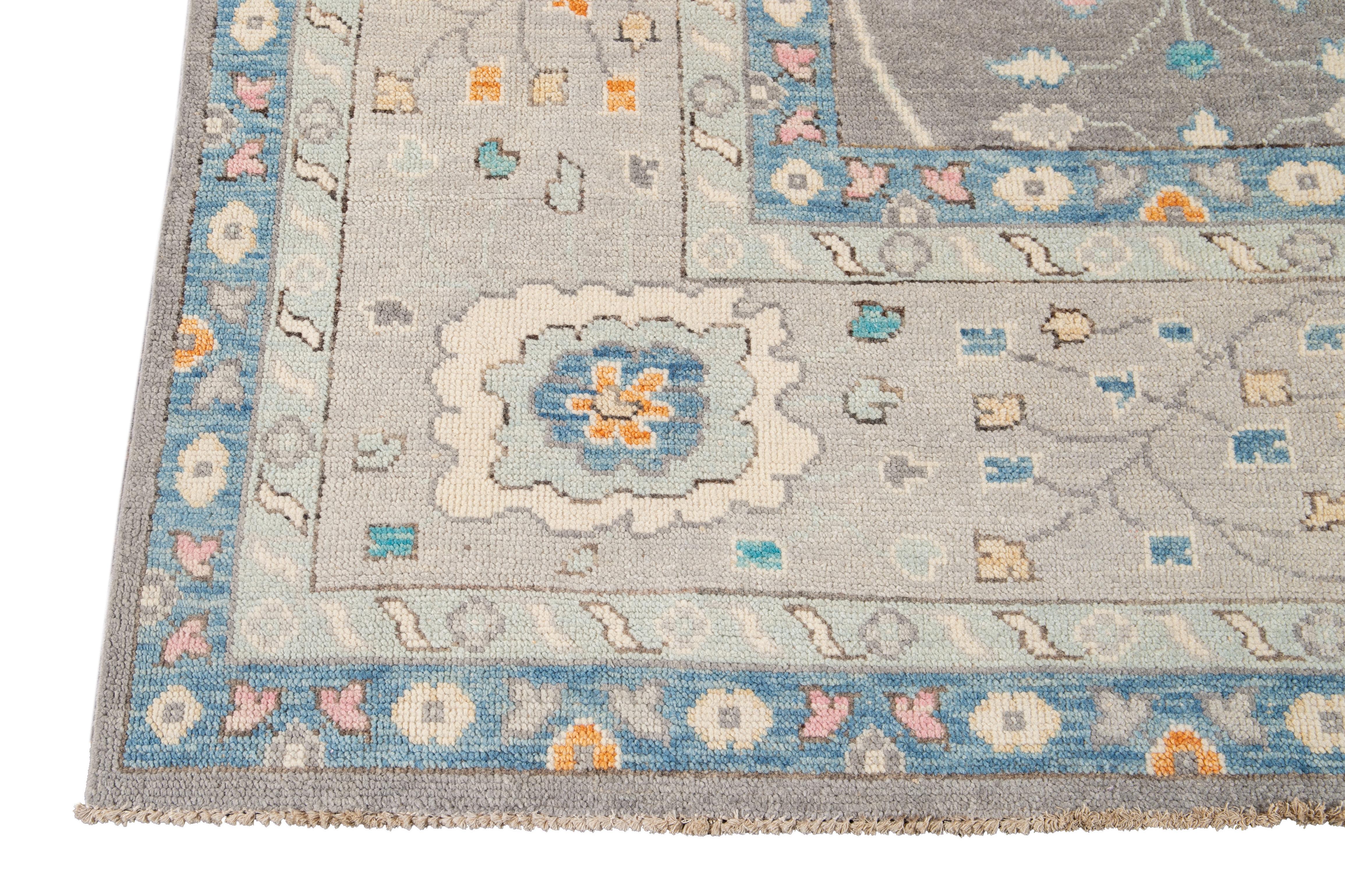 Lana 13 x 15 Tappeto contemporaneo in lana grigia in stile Oushak fatto a mano con design floreale in vendita