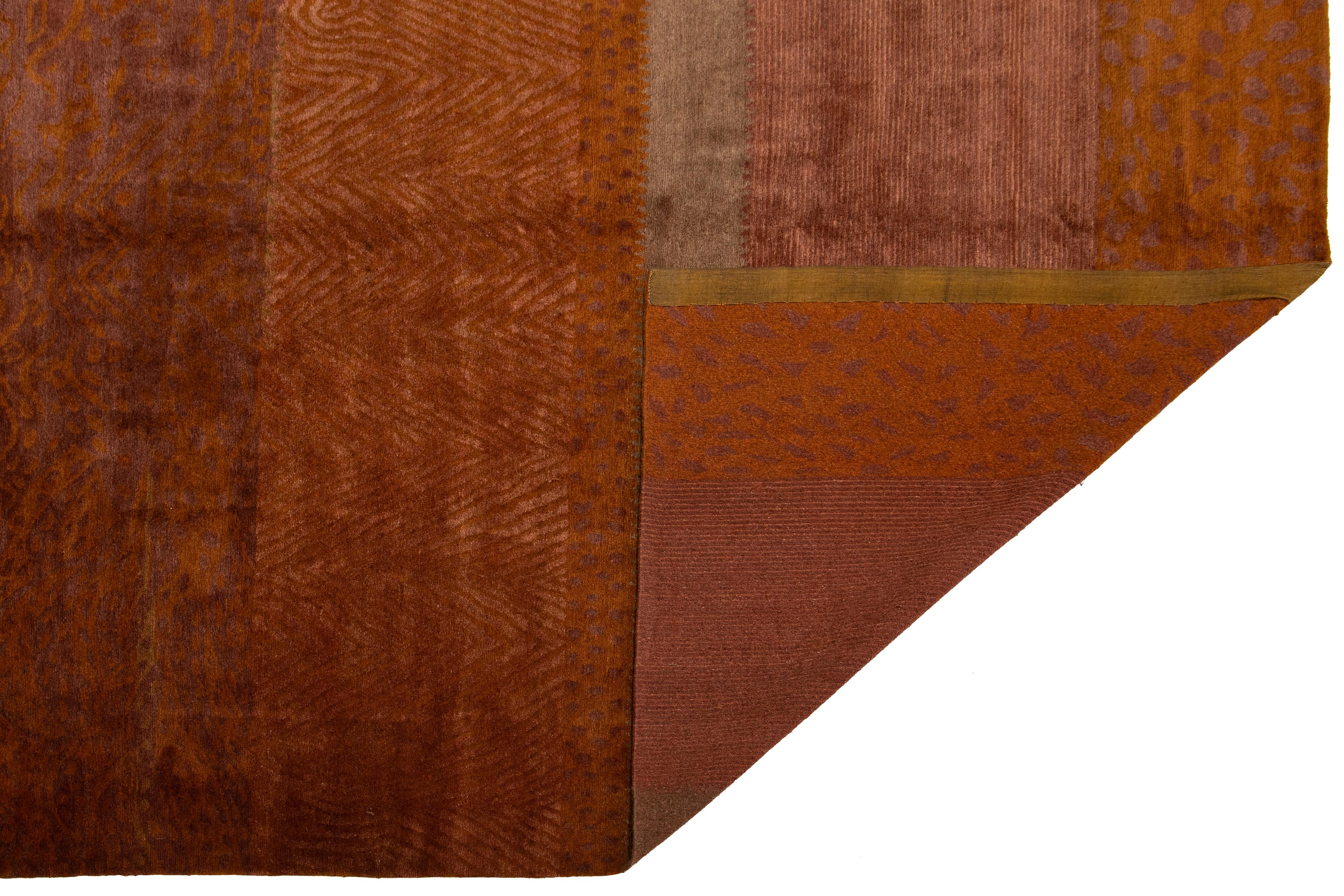 Moderno Tappeto in lana e seta tibetana 13 x 16 di design moderno in terracotta in vendita