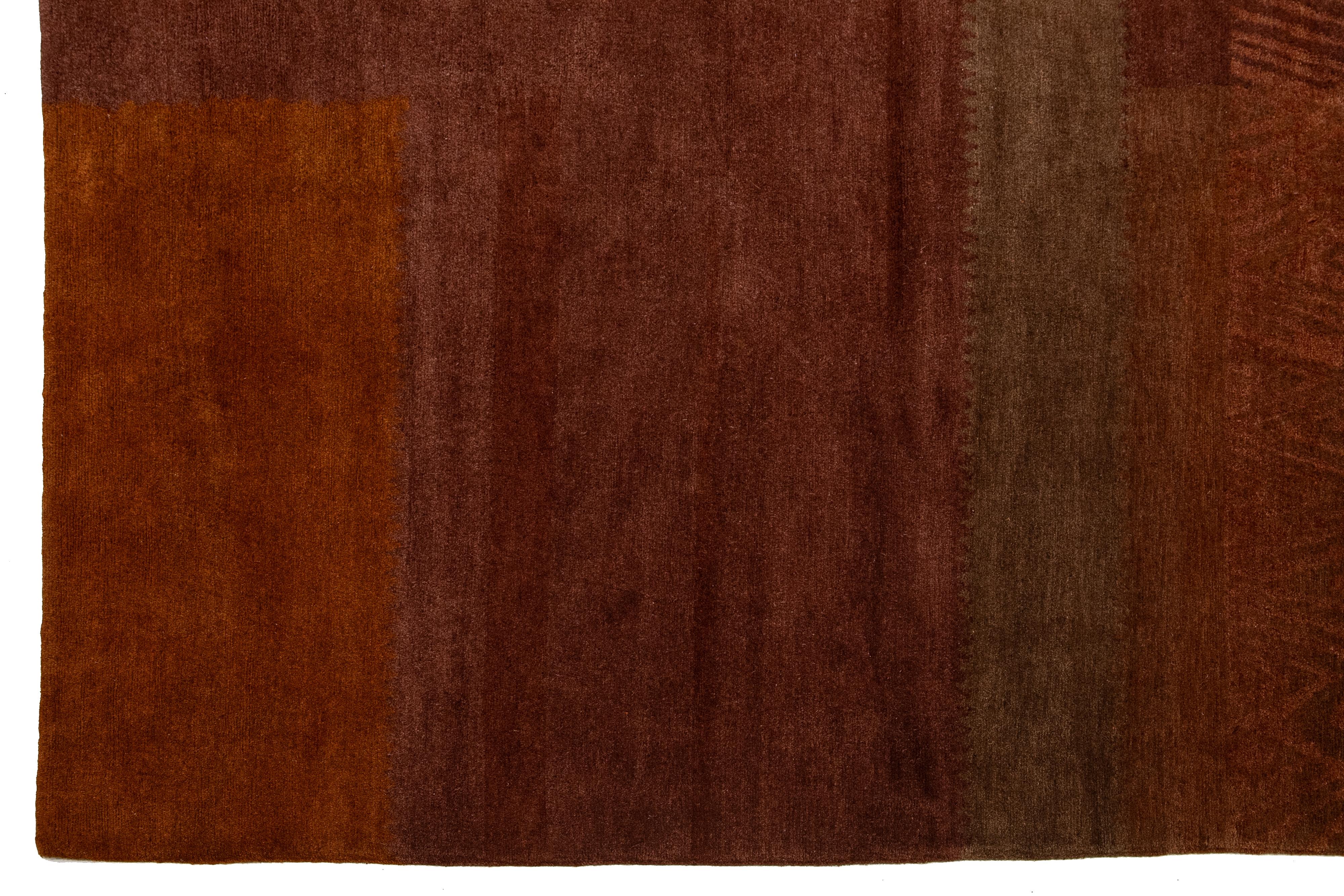 XXI secolo e contemporaneo Tappeto in lana e seta tibetana 13 x 16 di design moderno in terracotta in vendita