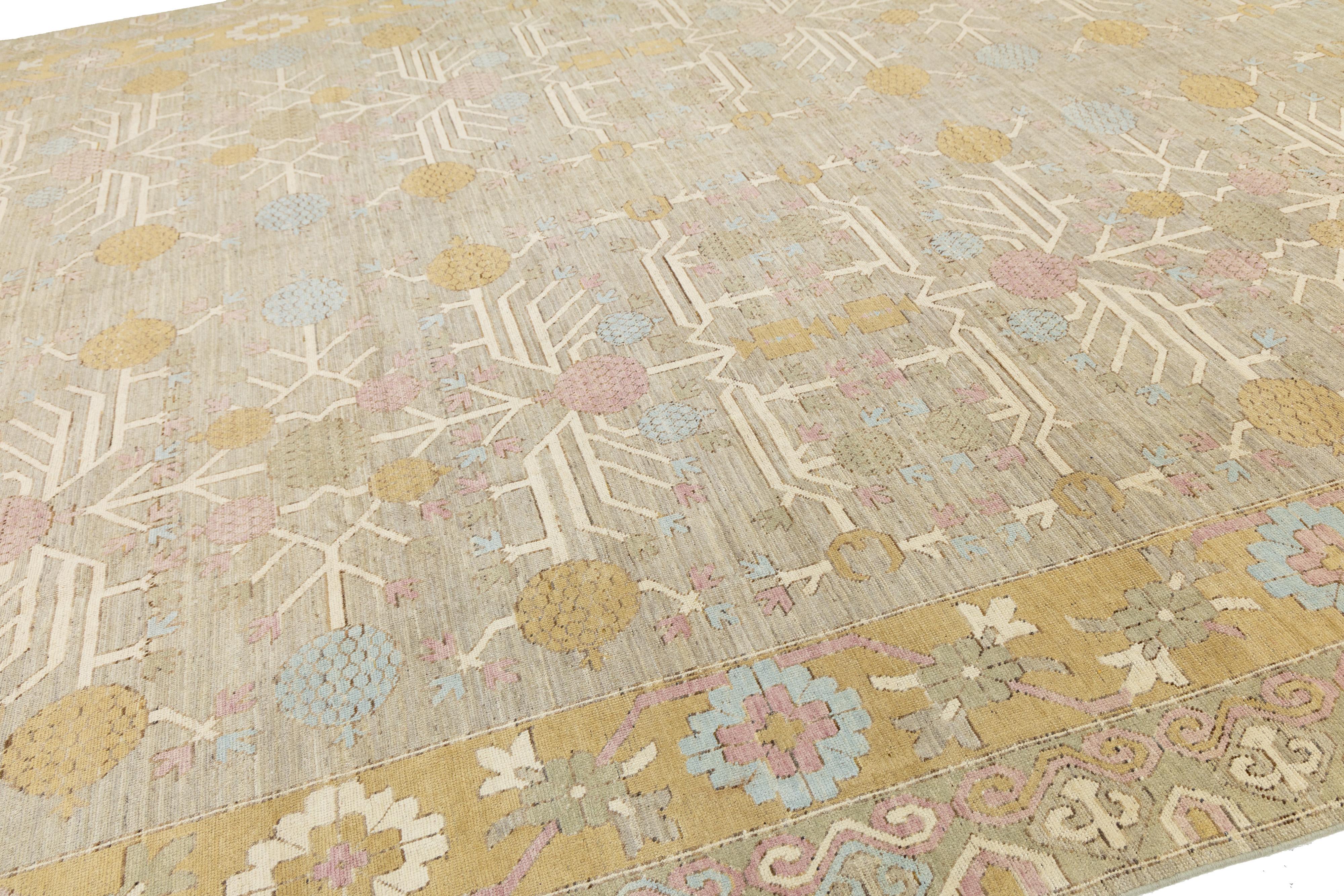 13 x 16 Tapis moderne en laine de style Khotan fait à la main en beige avec motif géométrique en vente 3
