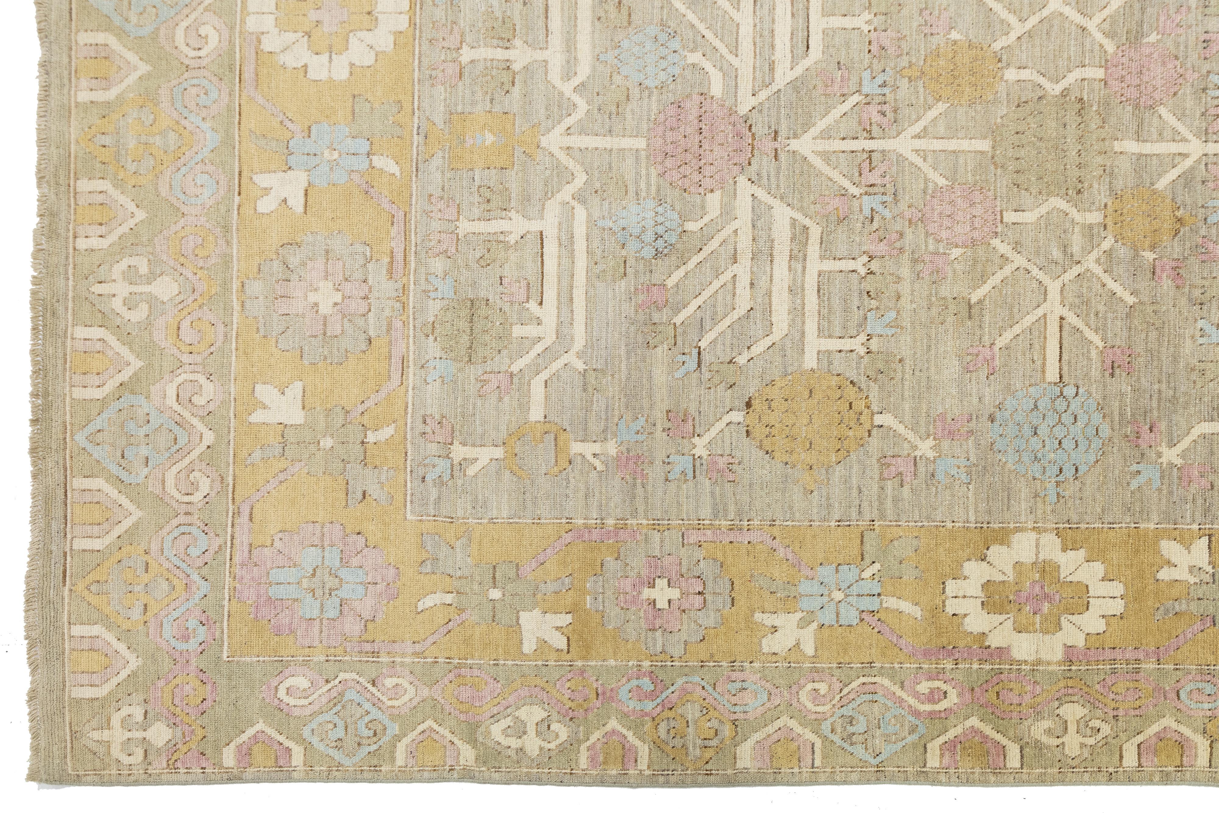 13 x 16 Tapis moderne en laine de style Khotan fait à la main en beige avec motif géométrique en vente 2
