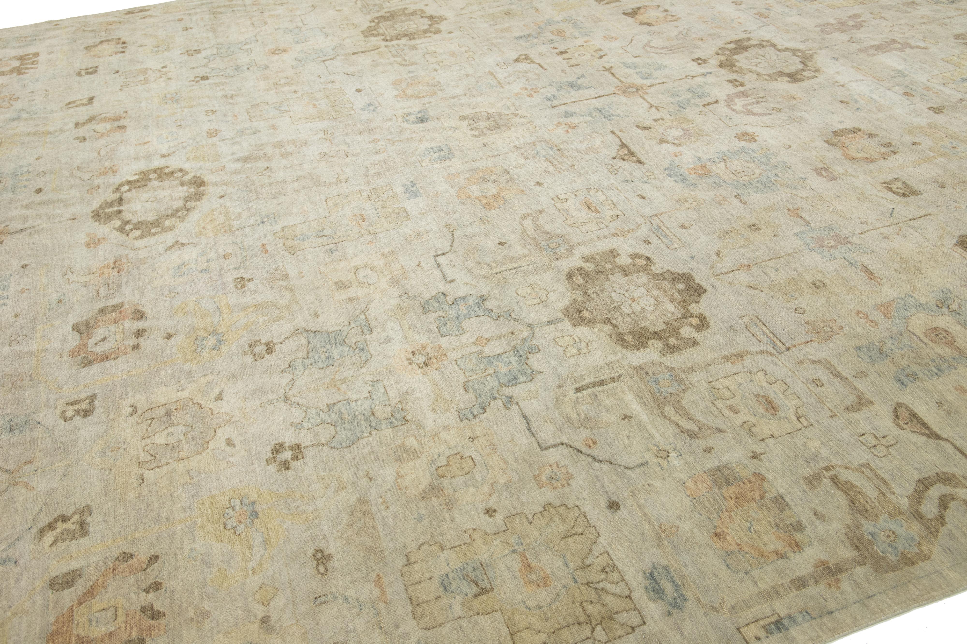 13 x 17 Modern Artisan Collection Beige Indian Wool Rug with Floral Design In New Condition For Sale In Norwalk, CT