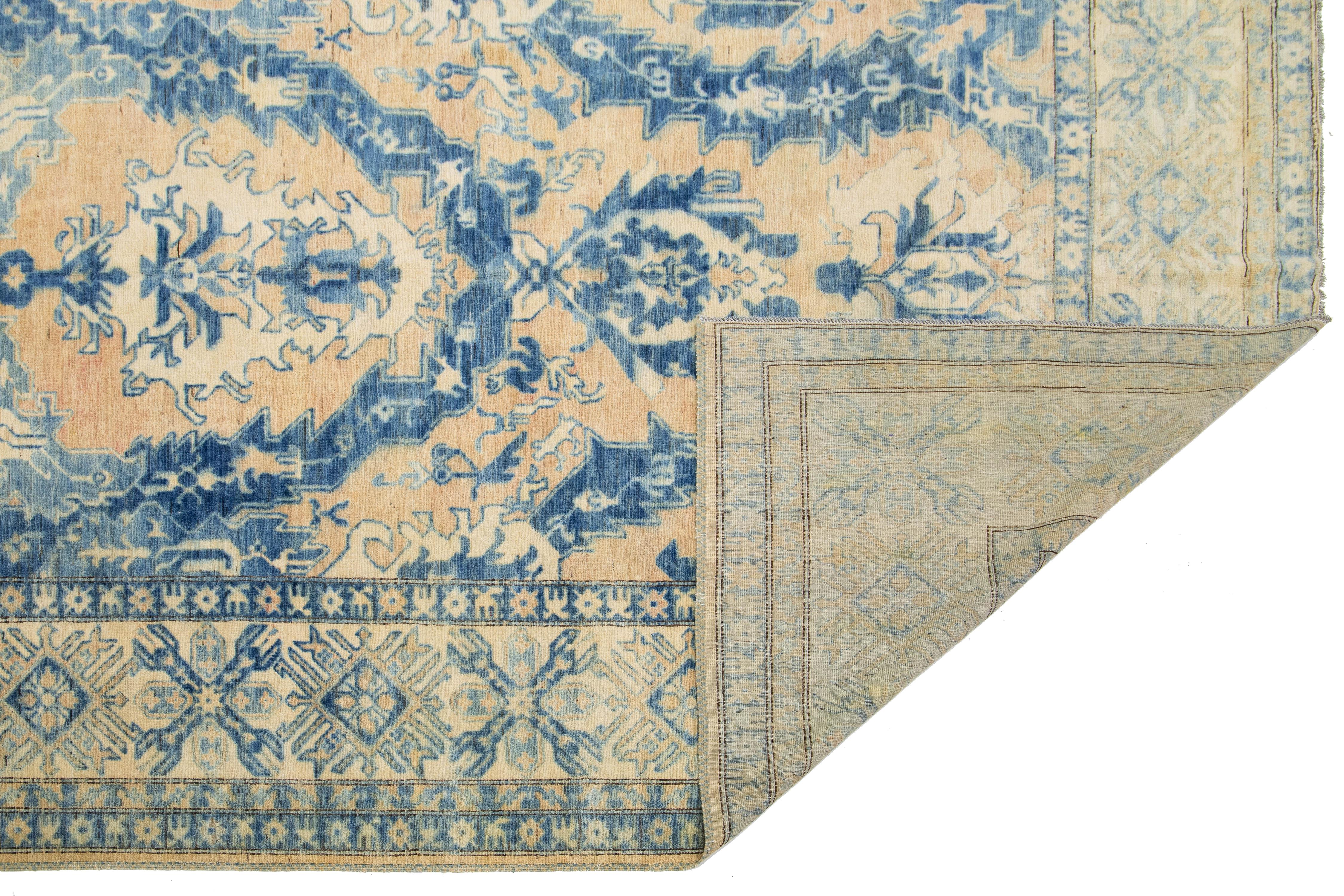 13 x 17 Moderner Wollteppich im Übergangsstil in Tan mit Allover-Design (Moderne der Mitte des Jahrhunderts) im Angebot