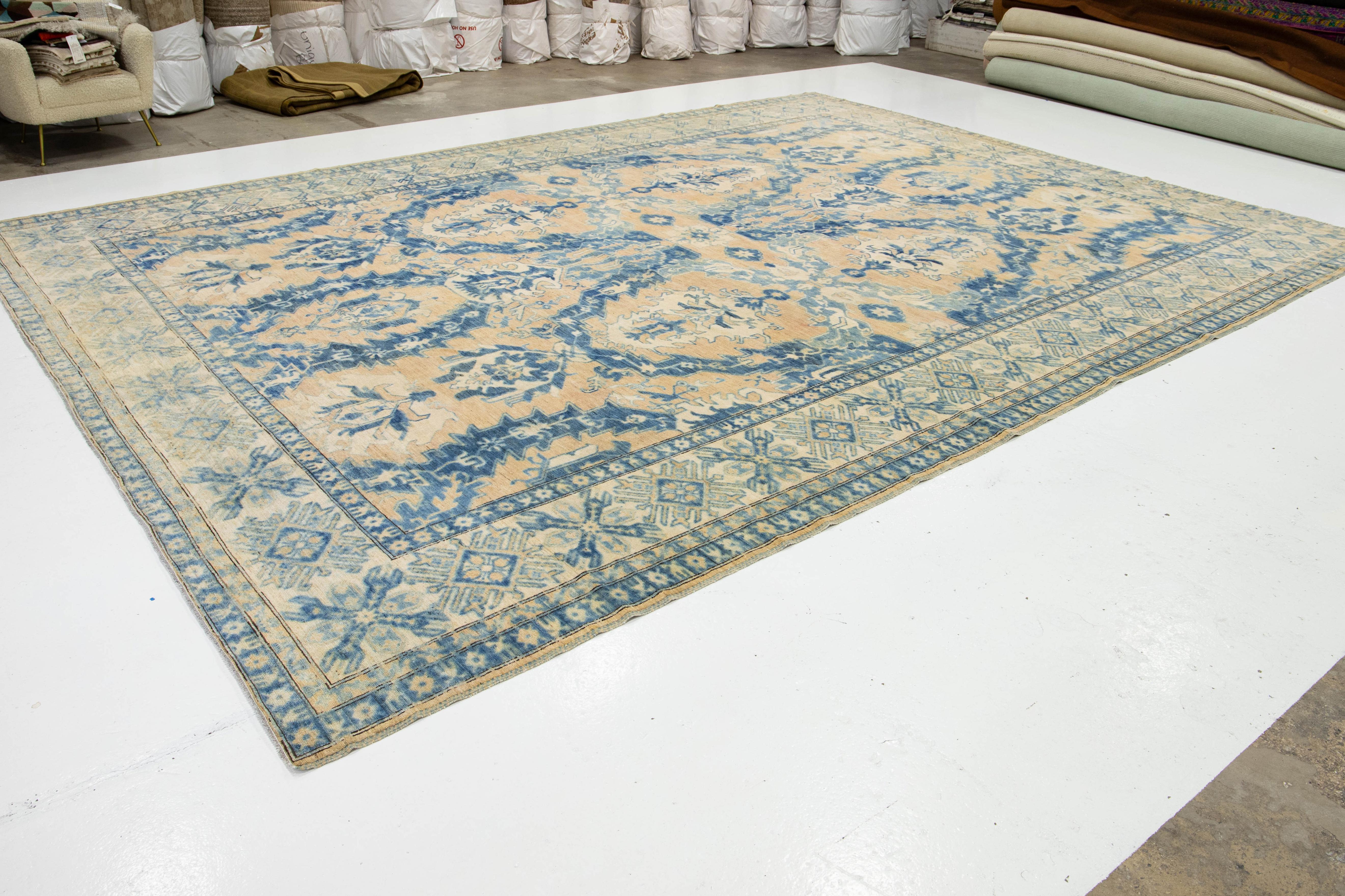 13 x 17 Moderner Wollteppich im Übergangsstil in Tan mit Allover-Design (Pakistanisch) im Angebot