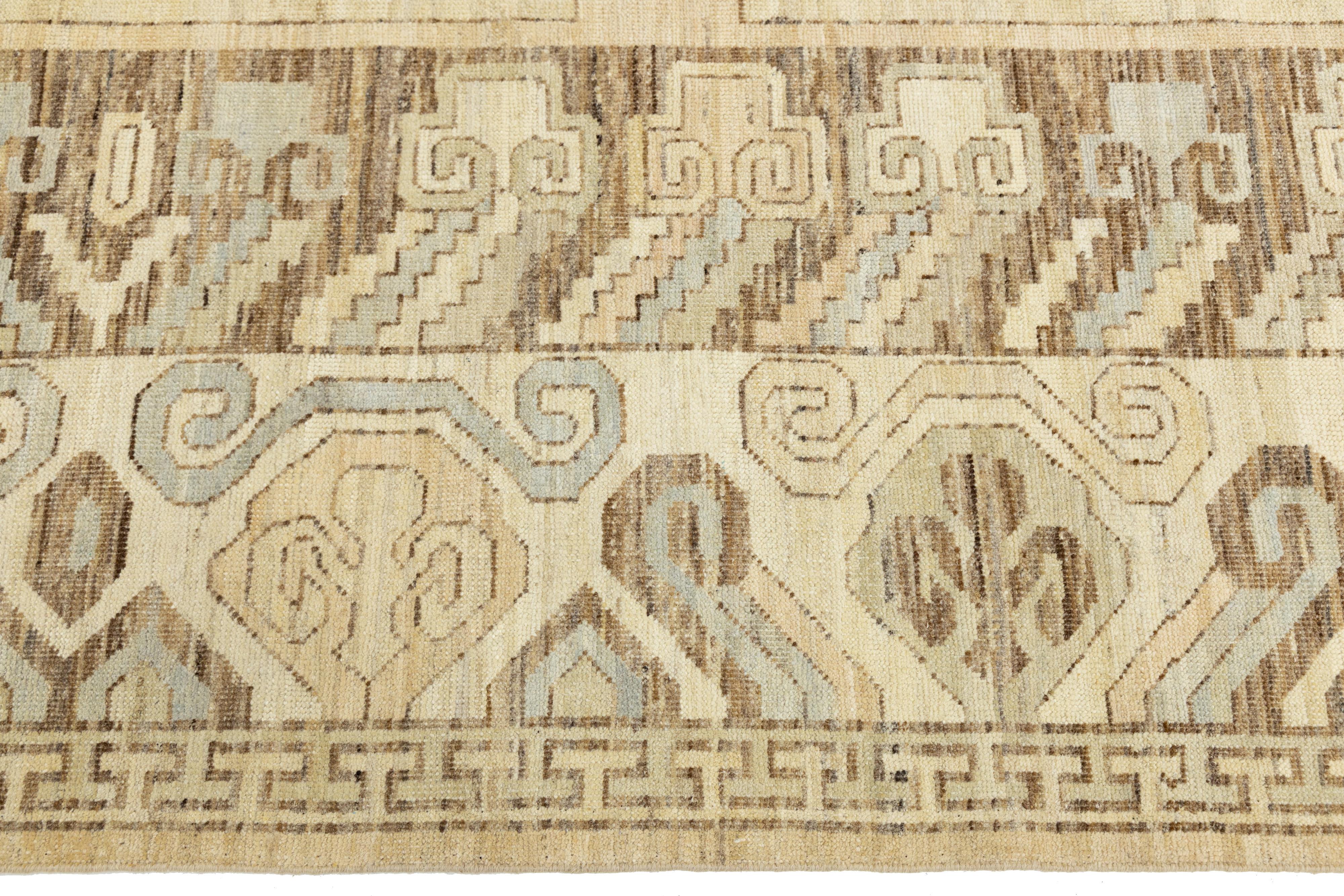 13 x 18 Tapis moderne en laine beige à motifs géométriques, fait main, style Khotan en vente 3