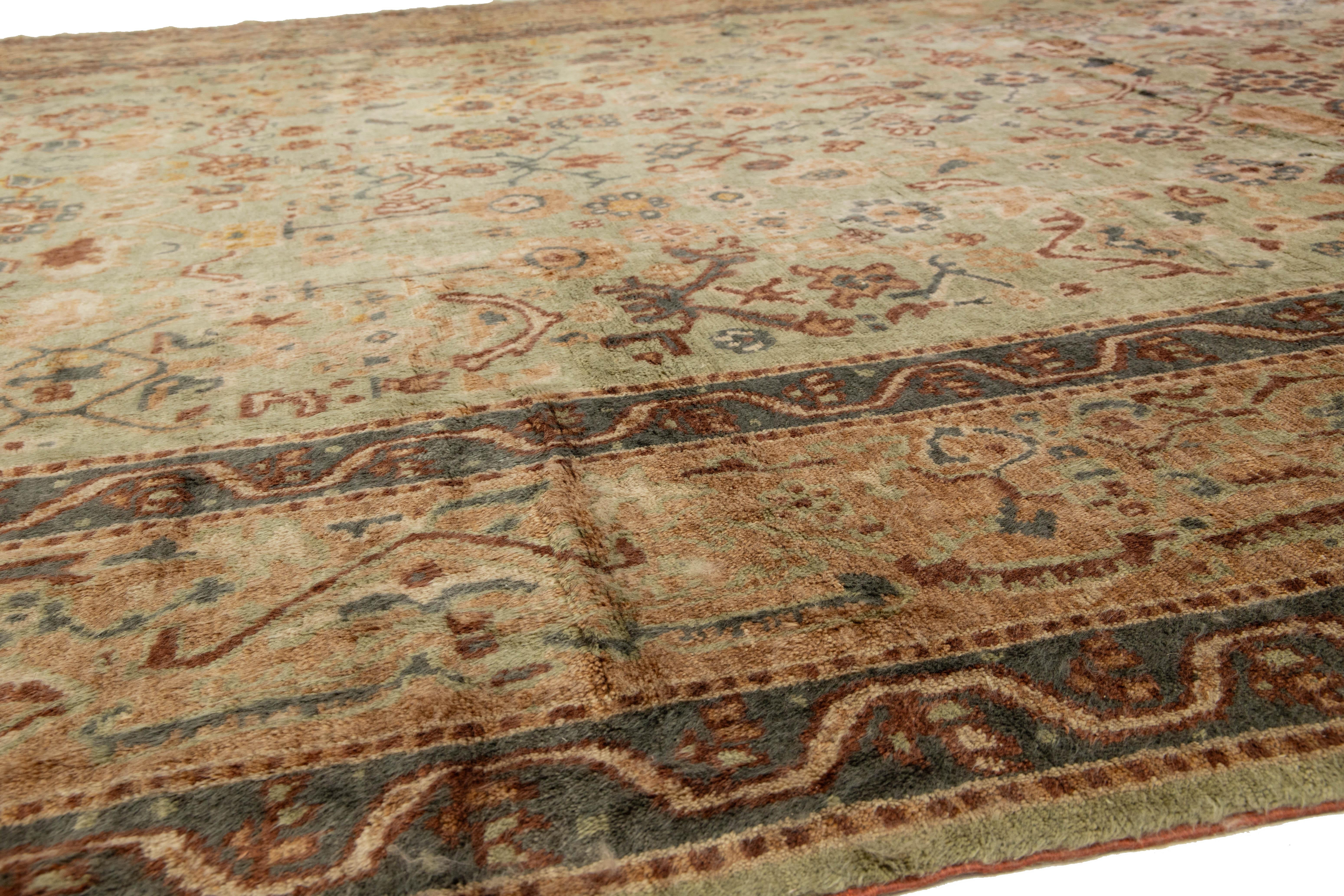 13 x 18 Tapis turc en laine ancienne Oushak, vert clair avec design floral Excellent état - En vente à Norwalk, CT
