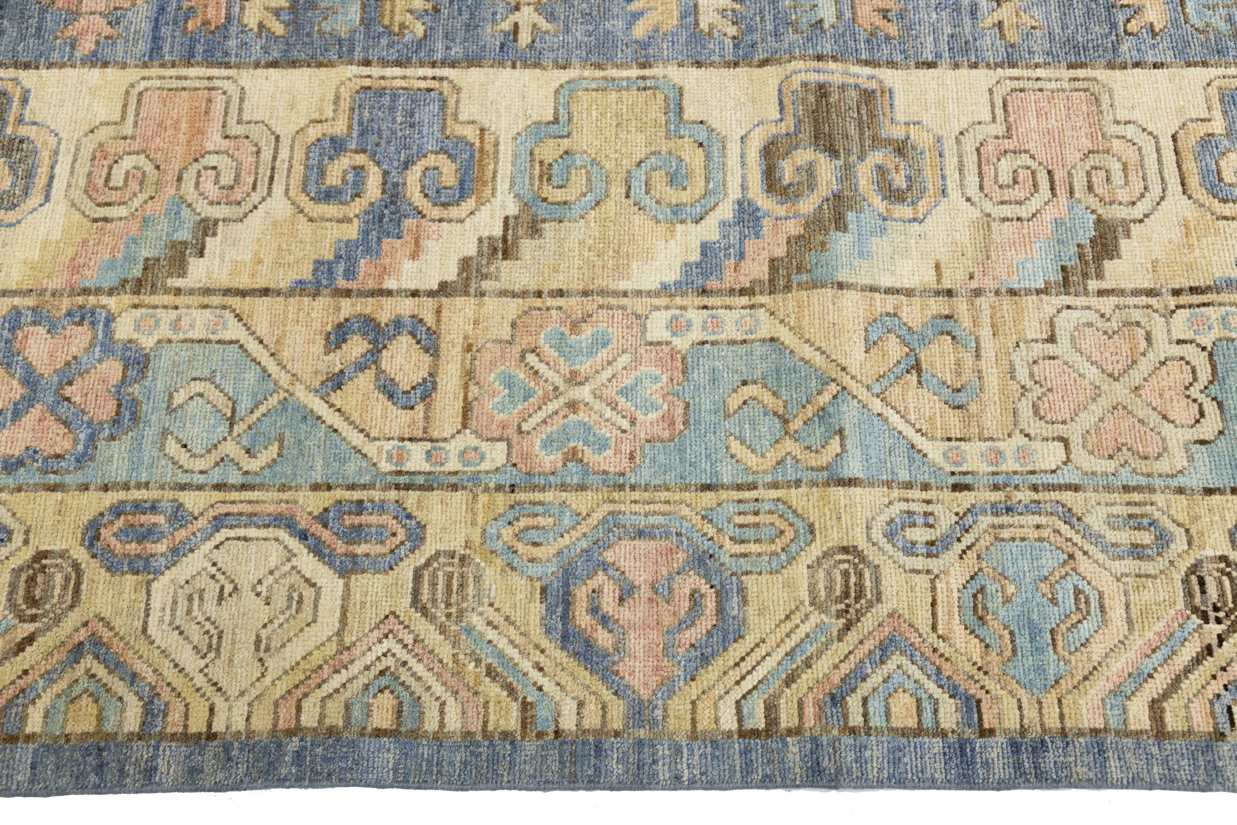 13 x 19 Tapis en laine moderne de style Khotan, fait à la main, avec motif Allover, de couleur bleue Neuf - En vente à Norwalk, CT