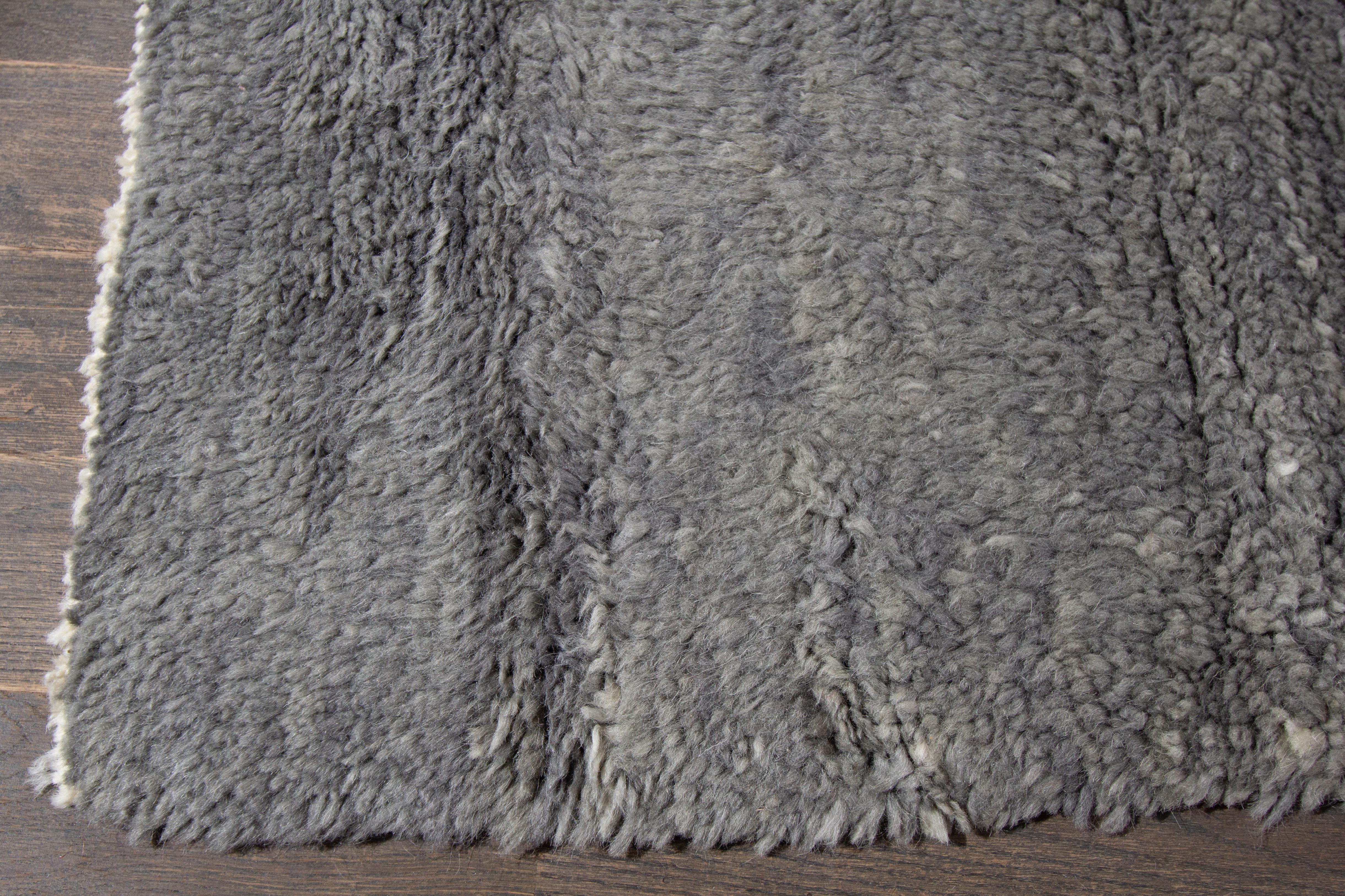 13 x 19 Grauer moderner Wollteppich im marokkanischen Stil Handgefertigt mit abstraktem Design (21. Jahrhundert und zeitgenössisch) im Angebot