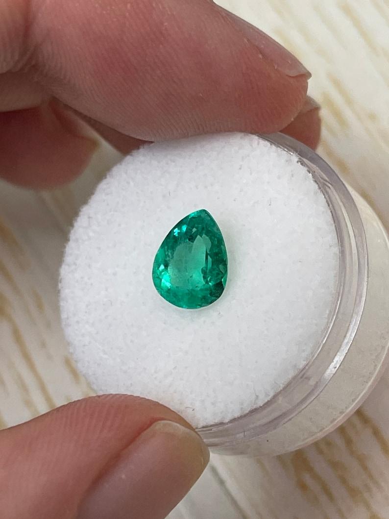 Moderno Smeraldo colombiano verde bluastro da 1,30 carati 9x7 - Gemma di maggio con taglio a pera in vendita