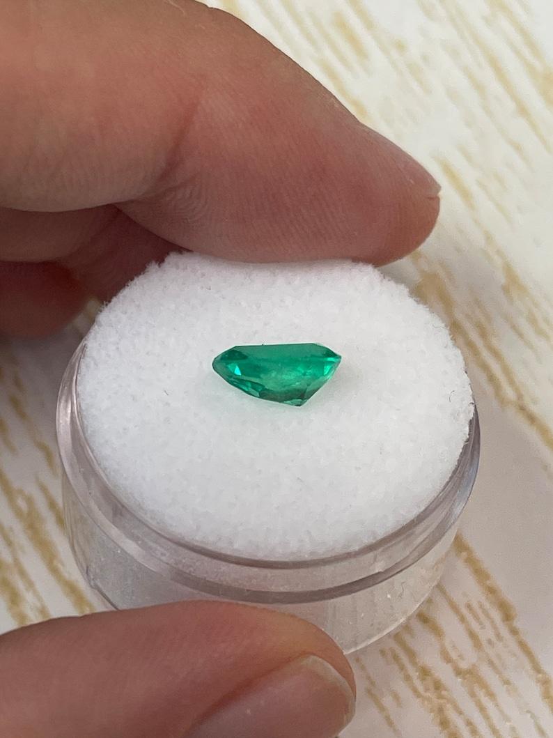 Donna Smeraldo colombiano verde bluastro da 1,30 carati 9x7 - Gemma di maggio con taglio a pera in vendita