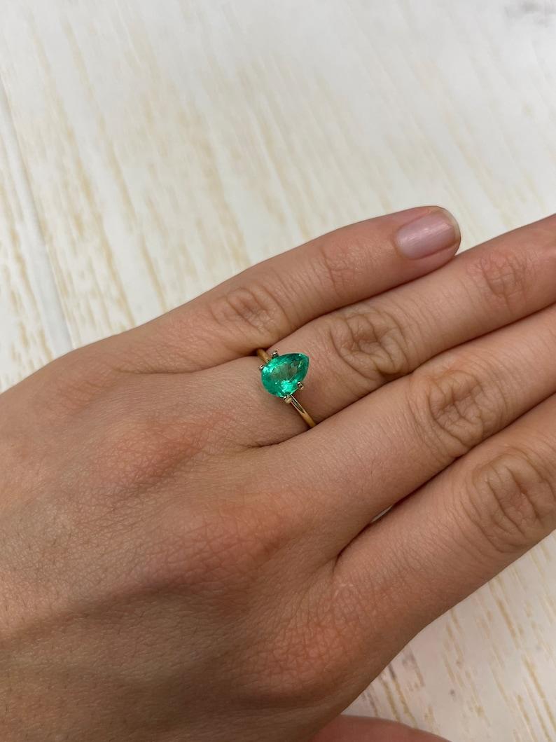 Smeraldo colombiano verde bluastro da 1,30 carati 9x7 - Gemma di maggio con taglio a pera in vendita 2