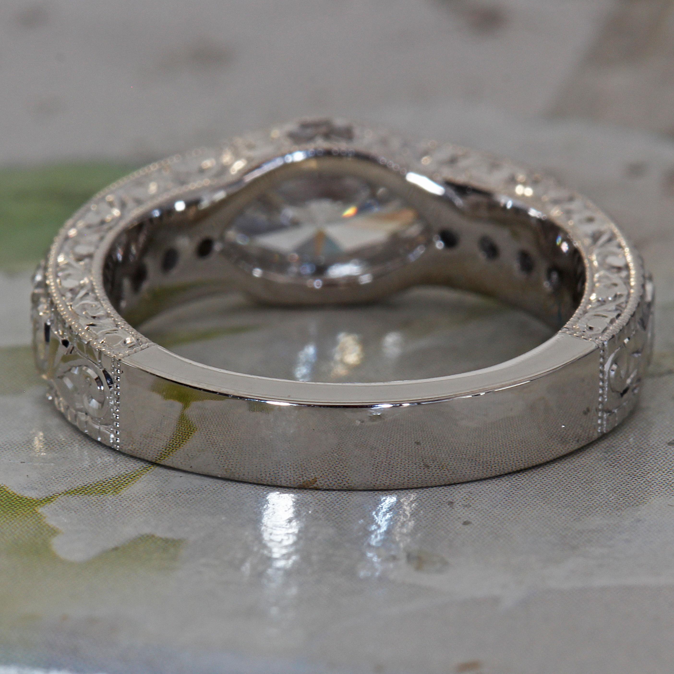 Anillo grabado a mano con bisel de marquesa de 1,30 quilates aproximadamente, Ben Dannie en venta 3