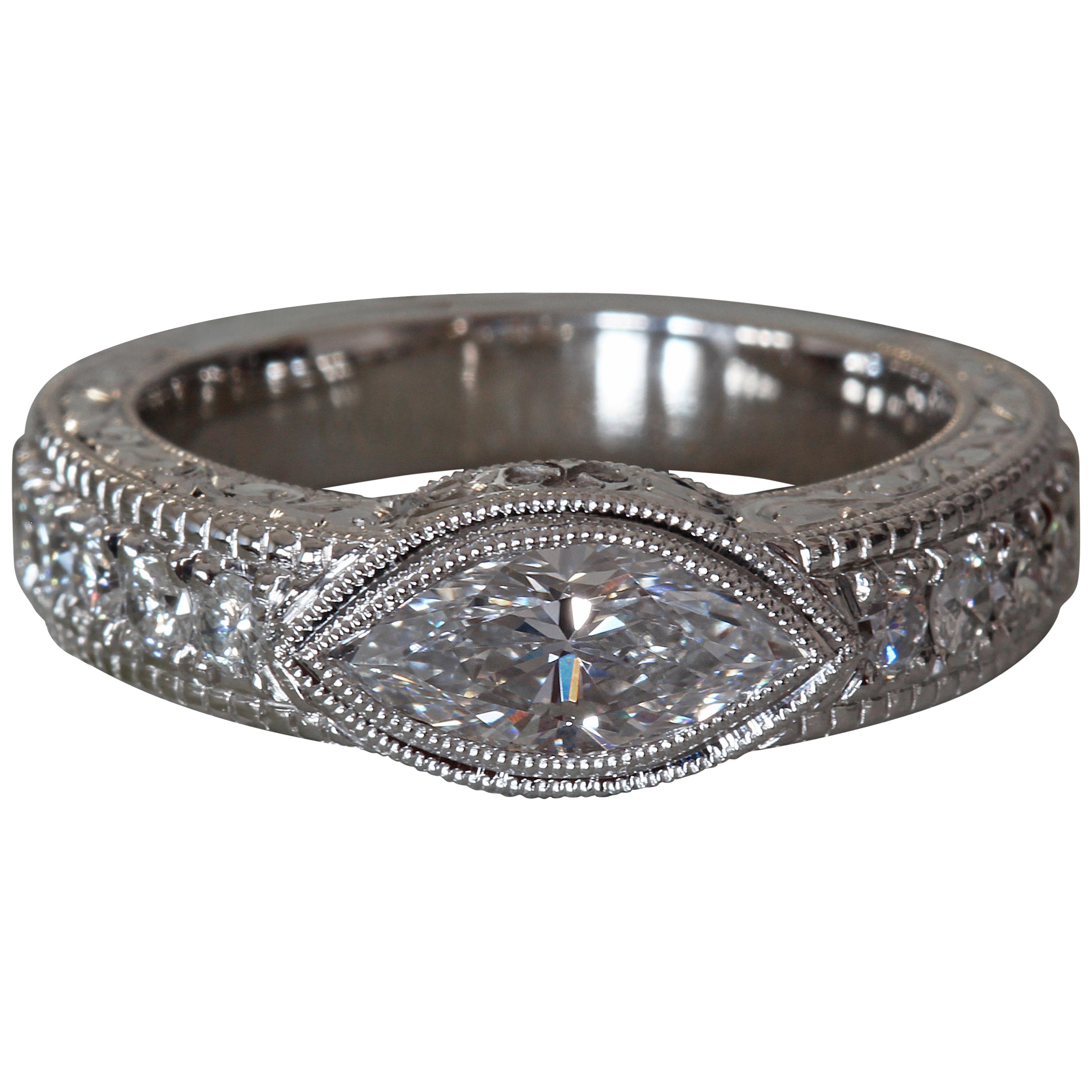 Anillo grabado a mano con bisel de marquesa de 1,30 quilates aproximadamente, Ben Dannie en venta