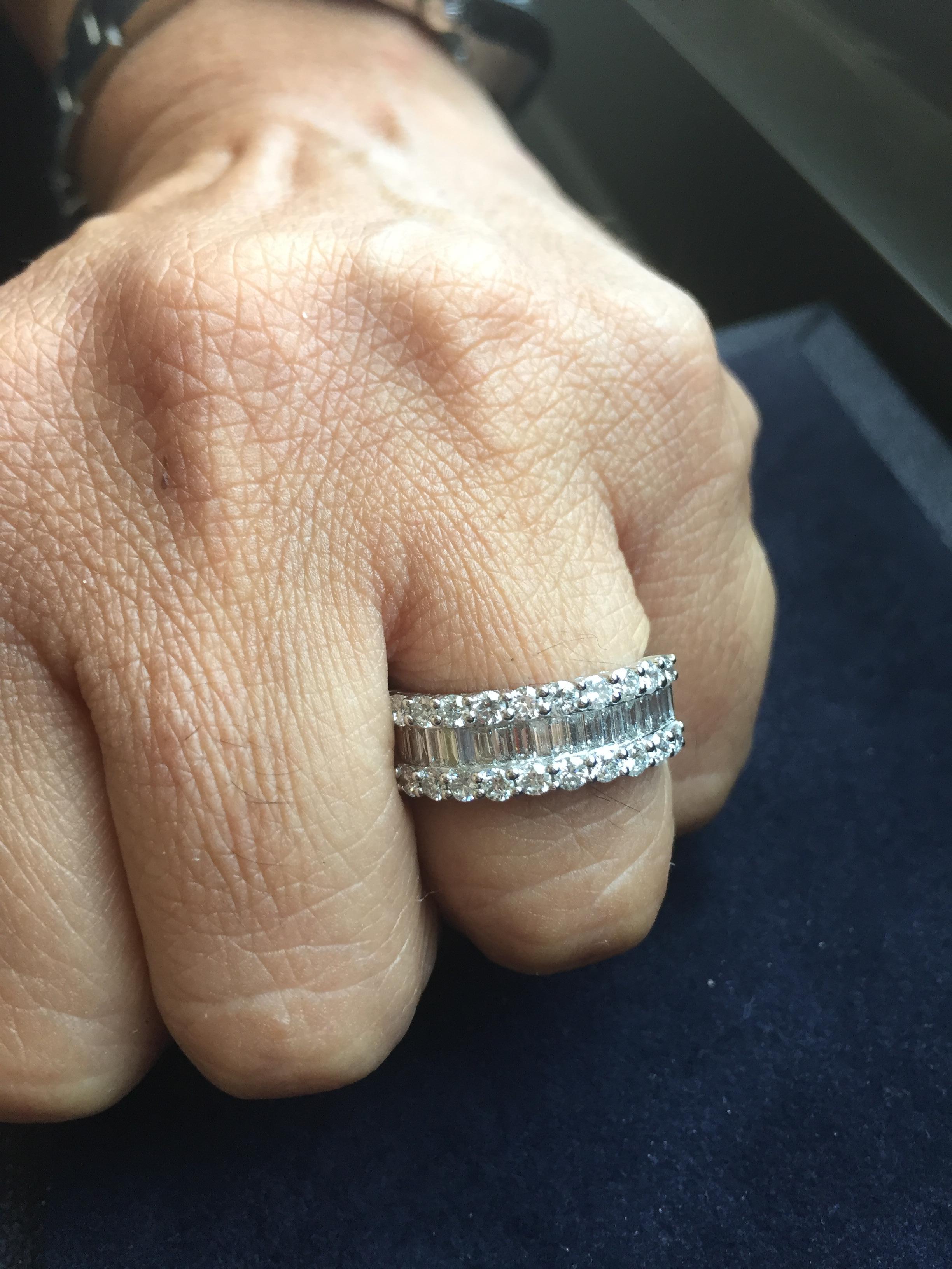 1.30 Carat Baguette Diamond Band In New Condition For Sale In Great Neck, NY