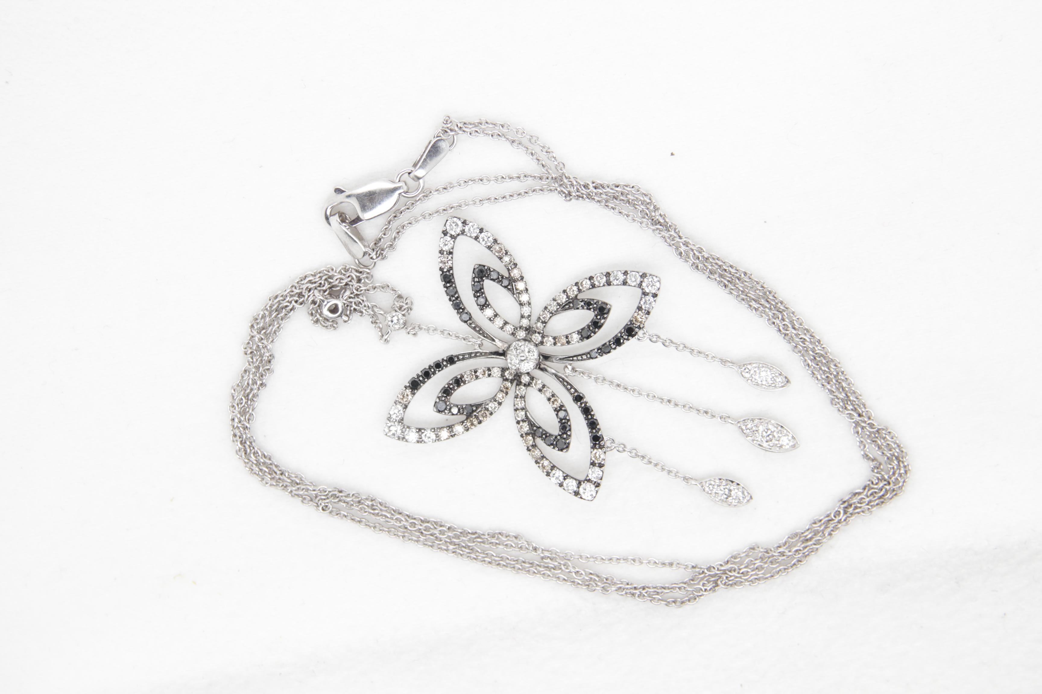 1.30 Carat Butterfly Diamond Pendant in 18 Karat Gold For Sale 1