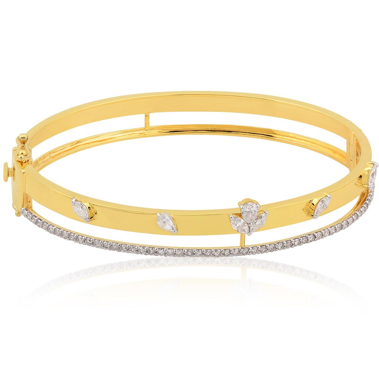 Ein wunderschönes, handgefertigtes Armband aus 14 Karat Gold, besetzt mit 1,30 Karat funkelnden Diamanten. Erhältlich in Rosé-, Gelb- und Weißgold.

FOLLOW MEGHNA JEWELS Storefront, um die neueste Kollektion und exklusive Stücke zu sehen. Meghna