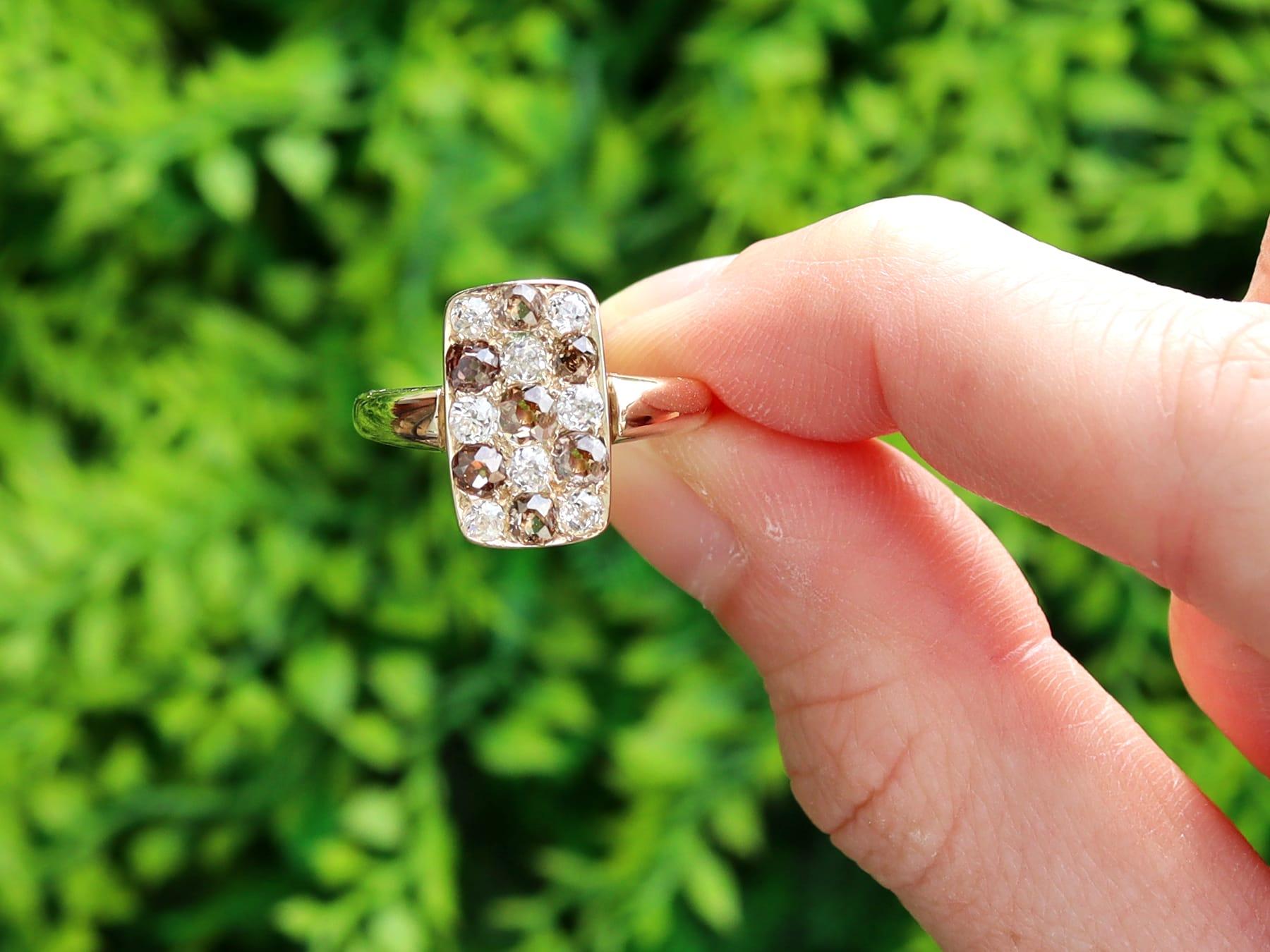 Fino e impresionante anillo antiguo de diamantes de 1,30 quilates y oro amarillo de 14 quilates; forma parte de nuestra variada colección de anillos multidiamante.

Este fino e impresionante anillo antiguo de diamantes ha sido elaborado en oro