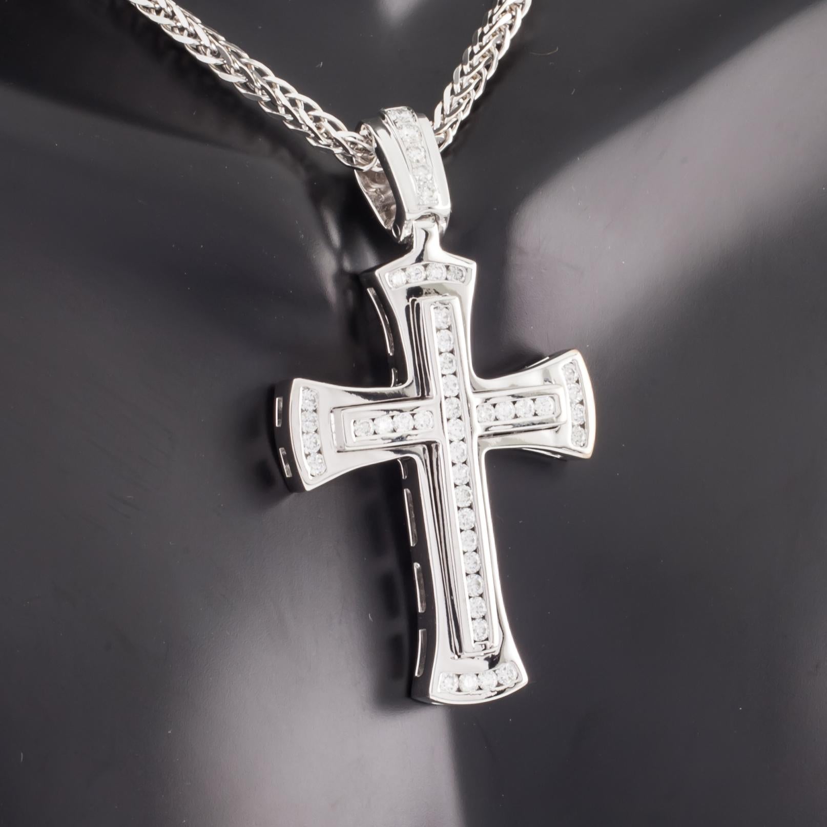 1.30 Karat Diamant-Kreuz-Anhänger mit Weizenkette aus Weißgold (Moderne) im Angebot