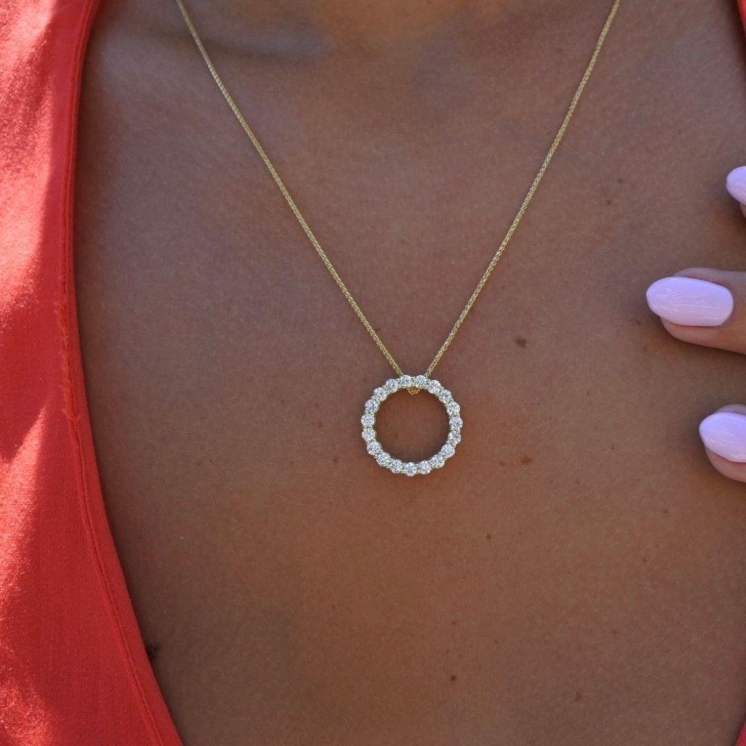 Shlomit Rogel, collier d'éternité en or jaune 14 carats avec cercle ouvert et diamants de 1,30 carat Neuf - En vente à Ramatgan, IL